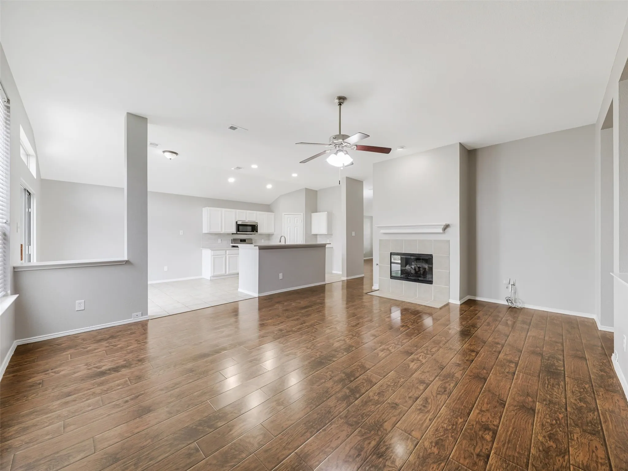 Single Family Residence For Rent in Collin County , 9016 Boone Drive, Mc Kinney, Texas 75071, 3 Bedroom, 2 Bathroom, 2 Garage spaces, 2,065 Sqft, built in 2003, mls#21405171, Real Estate Agent in Mc Kinney, Homes For Rent in Collin county, Homes For Rent in Mc Kinney, Realtor in Mc Kinney Texas, Real Estate Brokerage Independent Realty Texas, Luminita Cordes Realtor