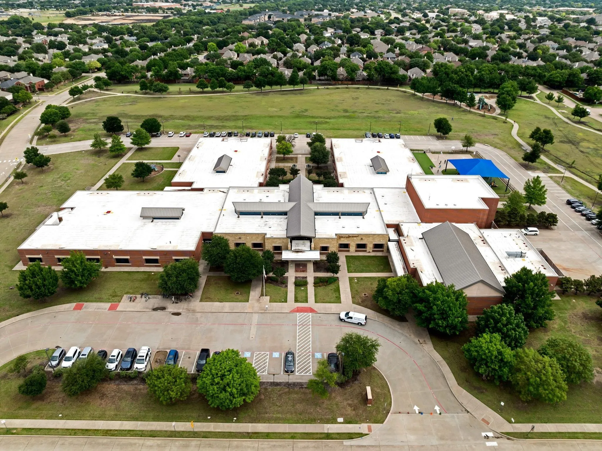Single Family Residence For Sale in Collin County , 3921 Pitchstone Drive, Mc Kinney, Texas 75070, 3 Bedroom, 2 Bathroom, 2 Garage spaces, 2,178 Sqft, built in 2008, mls#21405744, Real Estate Agent in Mc Kinney, Homes For Sale in Collin county, Homes For Sale in Mc Kinney, Realtor in Mc Kinney Texas, Real Estate Brokerage Independent Realty Texas, Luminita Cordes Realtor