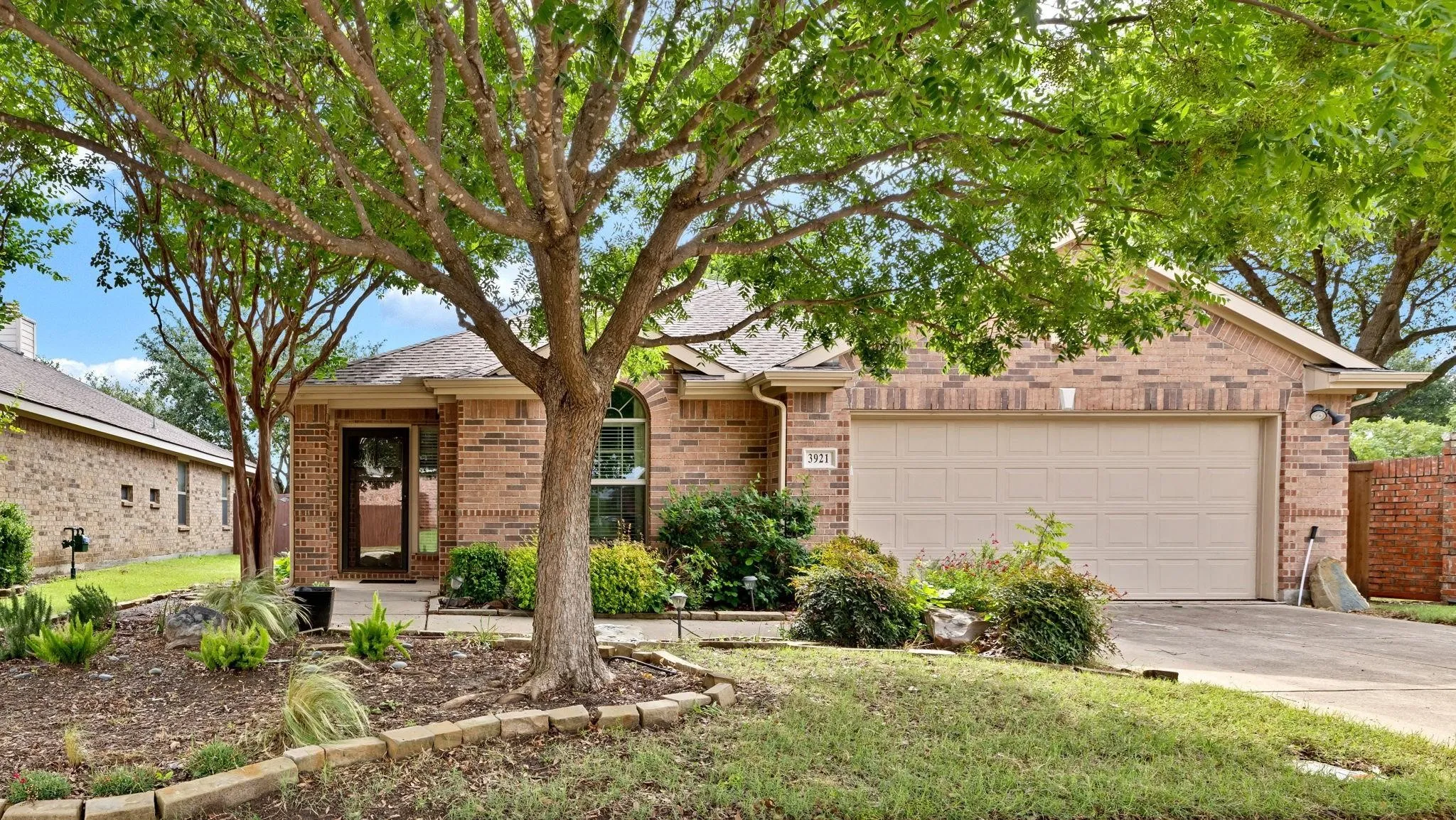 Single Family Residence For Sale in Collin County , 3921 Pitchstone Drive, Mc Kinney, Texas 75070, 3 Bedroom, 2 Bathroom, 2 Garage spaces, 2,178 Sqft, built in 2008, mls#21405744, Real Estate Agent in Mc Kinney, Homes For Sale in Collin county, Homes For Sale in Mc Kinney, Realtor in Mc Kinney Texas, Real Estate Brokerage Independent Realty Texas, Luminita Cordes Realtor