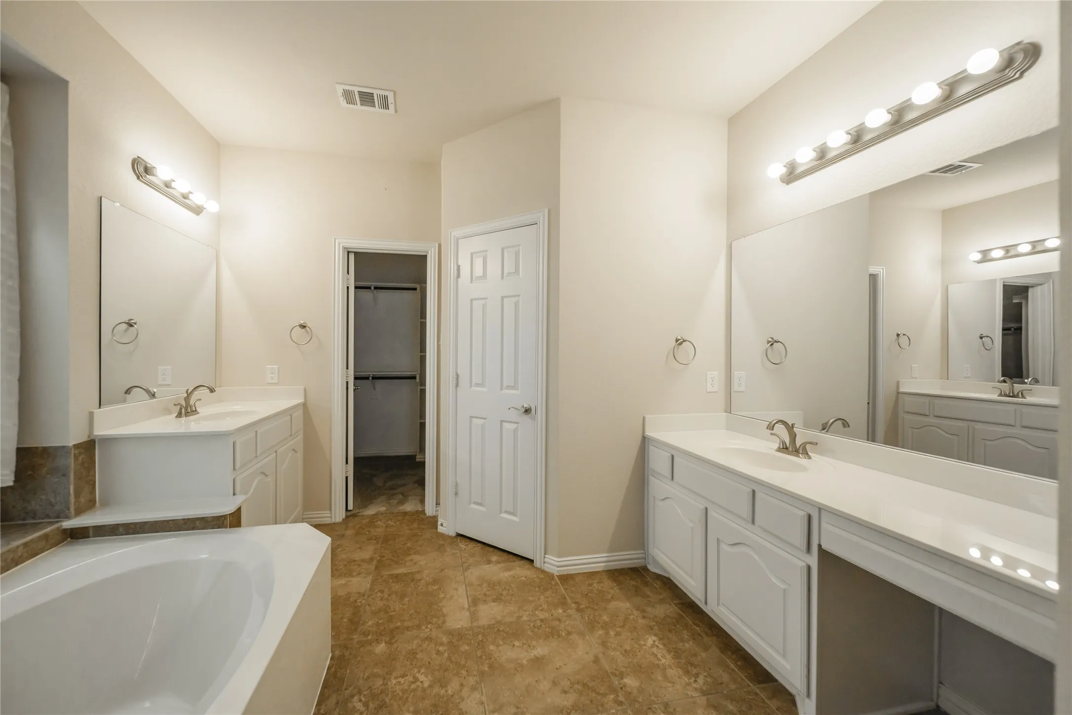 Single Family Residence For Rent in Denton County , 1442 Wellesley Drive, Lewisville, Texas 75067, 5 Bedroom, 4 Bathroom, 2 Garage spaces, 2,768 Sqft, built in 2012, mls#21405745, Real Estate Agent in Lewisville, Homes For Rent in Denton county, Homes For Rent in Lewisville, Realtor in Lewisville Texas, Real Estate Brokerage Independent Realty Texas, Luminita Cordes Realtor