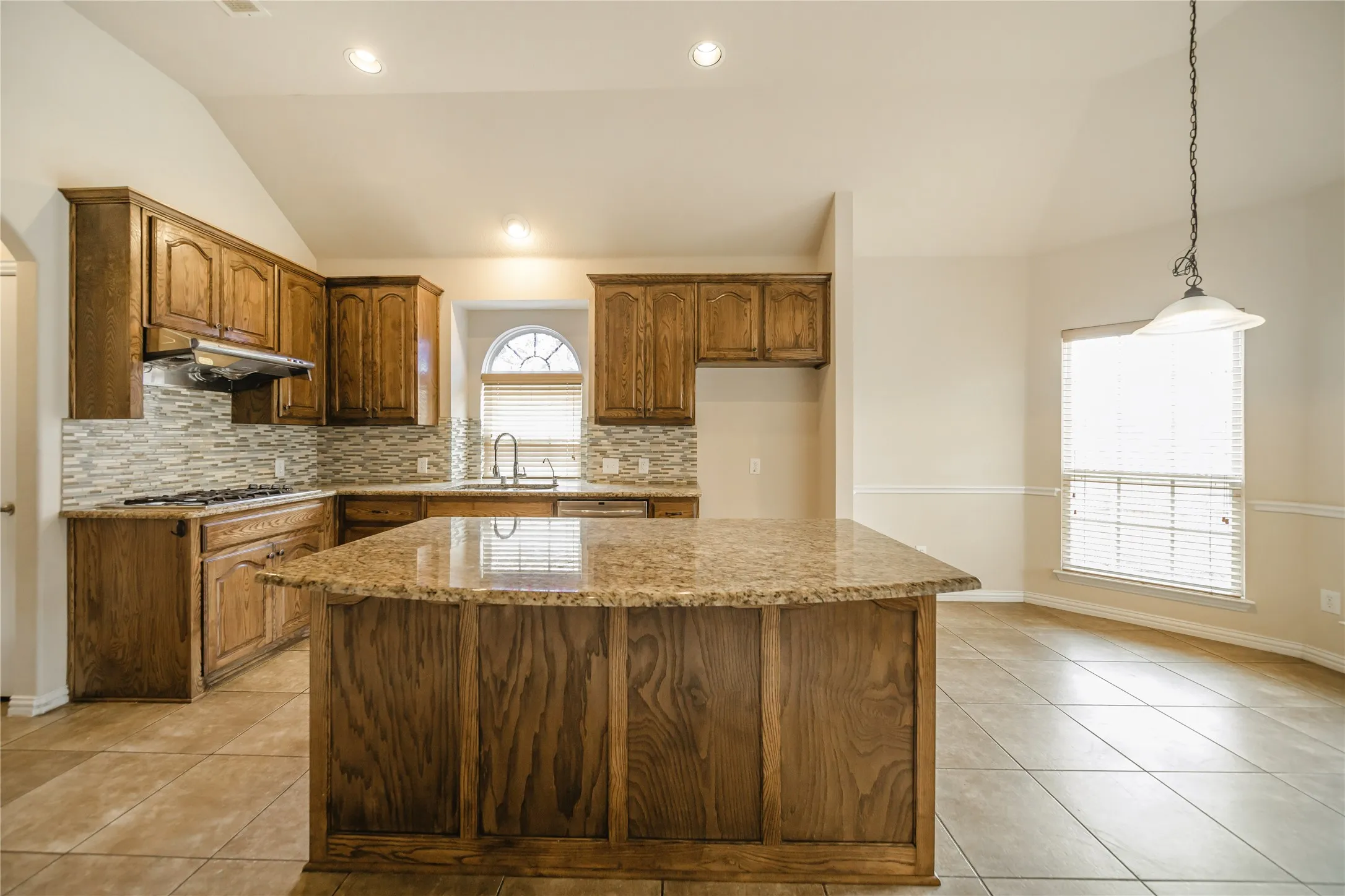 Single Family Residence For Rent in Denton County , 1442 Wellesley Drive, Lewisville, Texas 75067, 5 Bedroom, 4 Bathroom, 2 Garage spaces, 2,768 Sqft, built in 2012, mls#21405745, Real Estate Agent in Lewisville, Homes For Rent in Denton county, Homes For Rent in Lewisville, Realtor in Lewisville Texas, Real Estate Brokerage Independent Realty Texas, Luminita Cordes Realtor