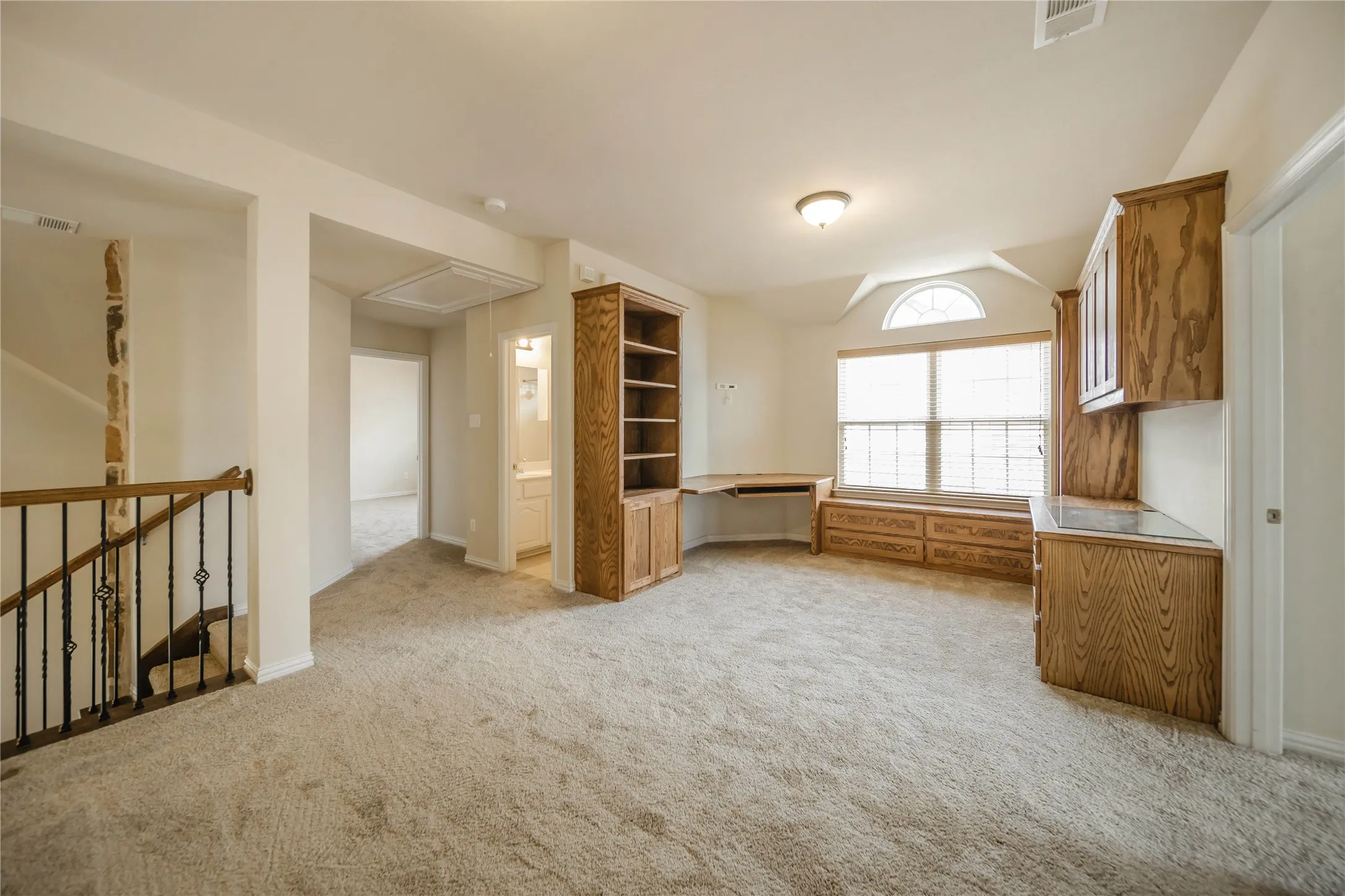 Single Family Residence For Rent in Denton County , 1442 Wellesley Drive, Lewisville, Texas 75067, 5 Bedroom, 4 Bathroom, 2 Garage spaces, 2,768 Sqft, built in 2012, mls#21405745, Real Estate Agent in Lewisville, Homes For Rent in Denton county, Homes For Rent in Lewisville, Realtor in Lewisville Texas, Real Estate Brokerage Independent Realty Texas, Luminita Cordes Realtor