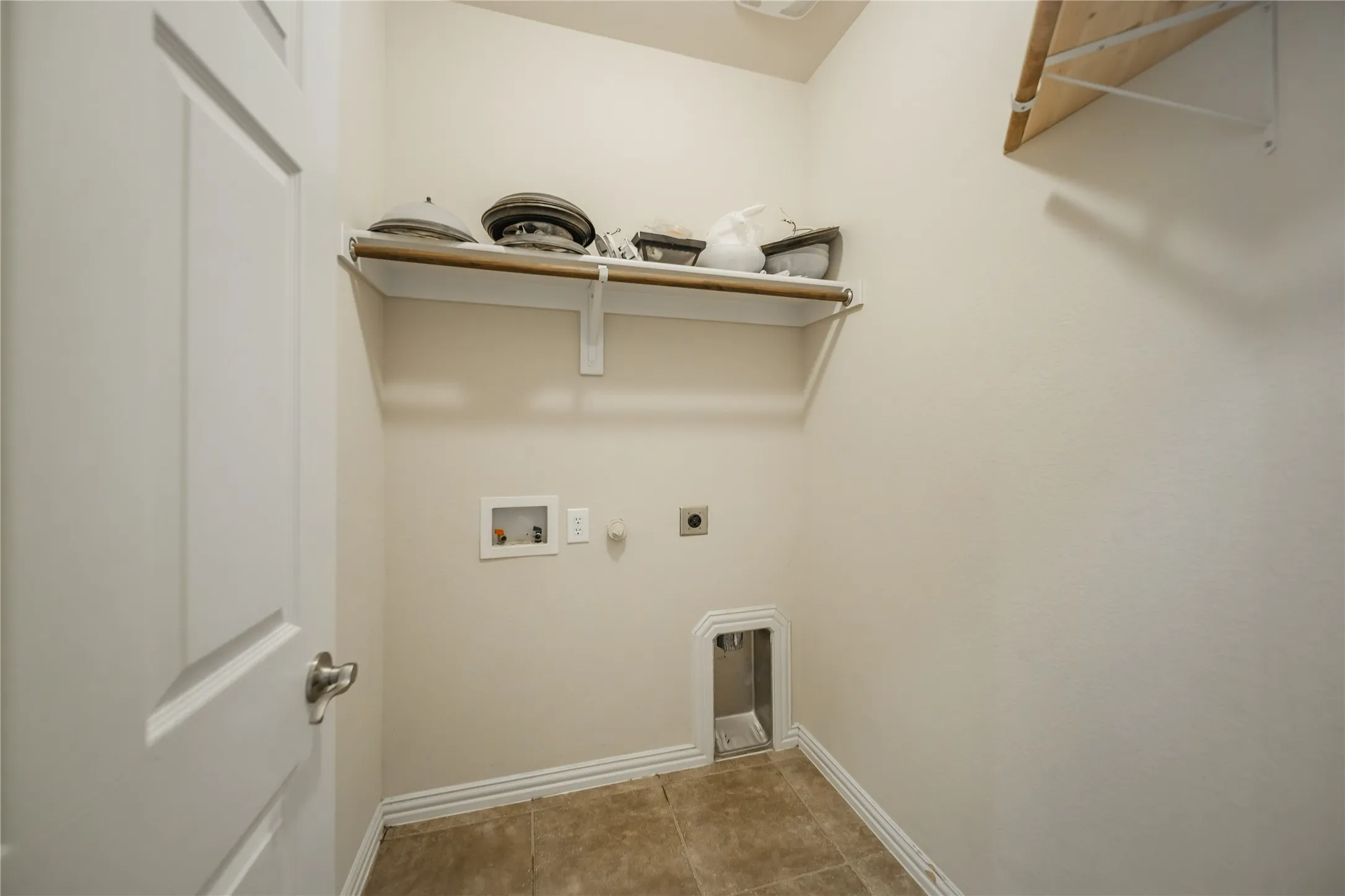 Single Family Residence For Rent in Denton County , 1442 Wellesley Drive, Lewisville, Texas 75067, 5 Bedroom, 4 Bathroom, 2 Garage spaces, 2,768 Sqft, built in 2012, mls#21405745, Real Estate Agent in Lewisville, Homes For Rent in Denton county, Homes For Rent in Lewisville, Realtor in Lewisville Texas, Real Estate Brokerage Independent Realty Texas, Luminita Cordes Realtor