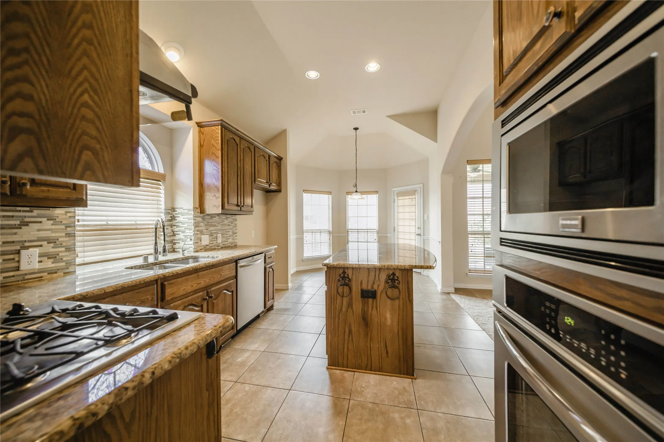 Single Family Residence For Rent in Denton County , 1442 Wellesley Drive, Lewisville, Texas 75067, 5 Bedroom, 4 Bathroom, 2 Garage spaces, 2,768 Sqft, built in 2012, mls#21405745, Real Estate Agent in Lewisville, Homes For Rent in Denton county, Homes For Rent in Lewisville, Realtor in Lewisville Texas, Real Estate Brokerage Independent Realty Texas, Luminita Cordes Realtor