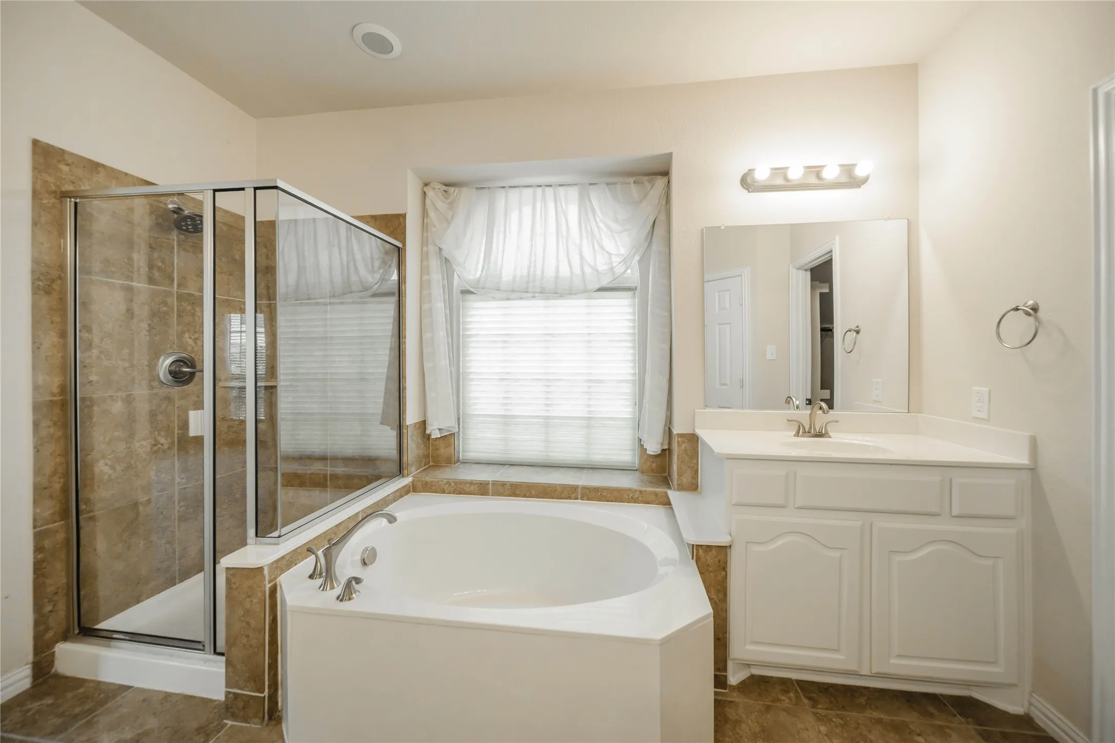 Single Family Residence For Rent in Denton County , 1442 Wellesley Drive, Lewisville, Texas 75067, 5 Bedroom, 4 Bathroom, 2 Garage spaces, 2,768 Sqft, built in 2012, mls#21405745, Real Estate Agent in Lewisville, Homes For Rent in Denton county, Homes For Rent in Lewisville, Realtor in Lewisville Texas, Real Estate Brokerage Independent Realty Texas, Luminita Cordes Realtor