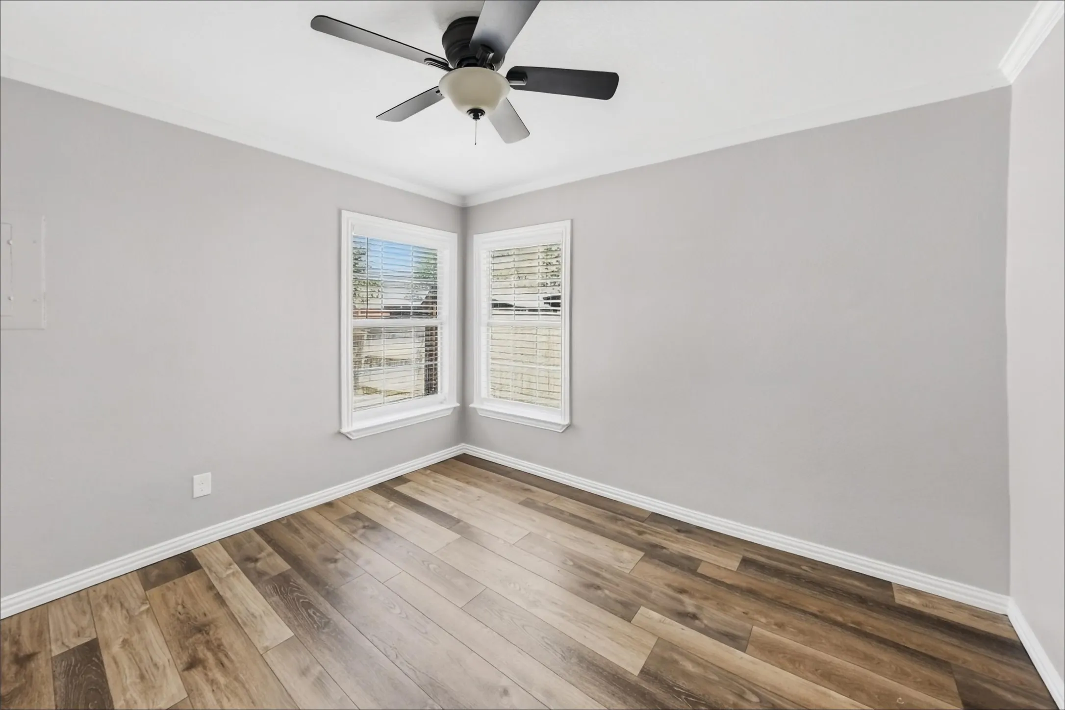 Single Family Residence For Rent in Tarrant County , 1221 Blalock Avenue, Fort Worth, Texas 76115, 3 Bedroom, 1 Bathroom, Garage spaces, 888 Sqft, built in 1955, mls#21405747, Real Estate Agent in Fort Worth, Homes For Rent in Tarrant county, Homes For Rent in Fort Worth, Realtor in Fort Worth Texas, Real Estate Brokerage Independent Realty Texas, Luminita Cordes Realtor