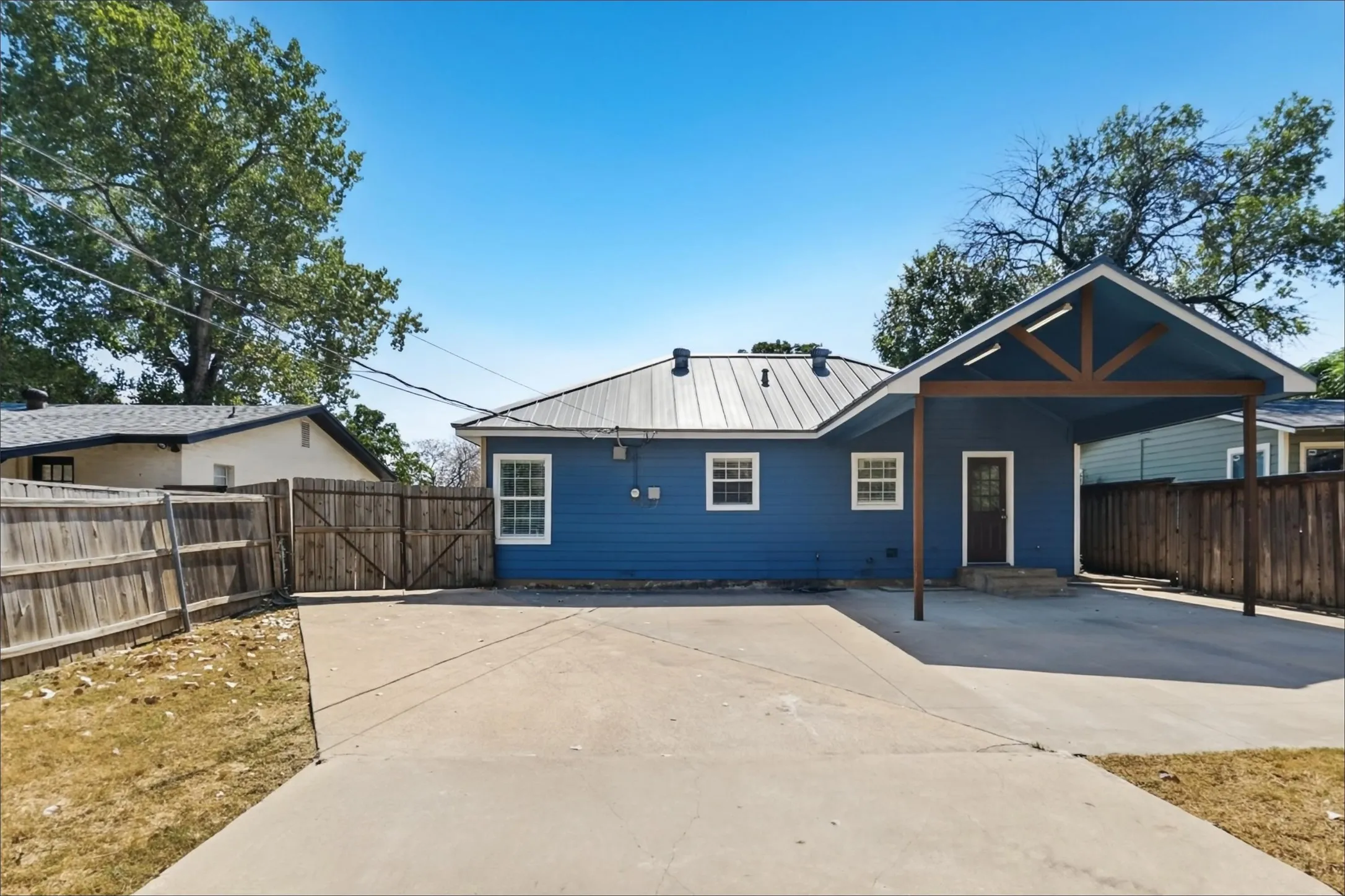 Single Family Residence For Rent in Tarrant County , 1221 Blalock Avenue, Fort Worth, Texas 76115, 3 Bedroom, 1 Bathroom, Garage spaces, 888 Sqft, built in 1955, mls#21405747, Real Estate Agent in Fort Worth, Homes For Rent in Tarrant county, Homes For Rent in Fort Worth, Realtor in Fort Worth Texas, Real Estate Brokerage Independent Realty Texas, Luminita Cordes Realtor