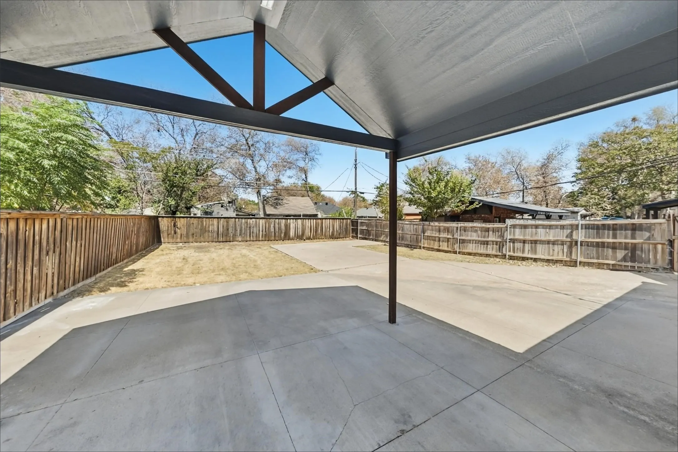 Single Family Residence For Rent in Tarrant County , 1221 Blalock Avenue, Fort Worth, Texas 76115, 3 Bedroom, 1 Bathroom, Garage spaces, 888 Sqft, built in 1955, mls#21405747, Real Estate Agent in Fort Worth, Homes For Rent in Tarrant county, Homes For Rent in Fort Worth, Realtor in Fort Worth Texas, Real Estate Brokerage Independent Realty Texas, Luminita Cordes Realtor