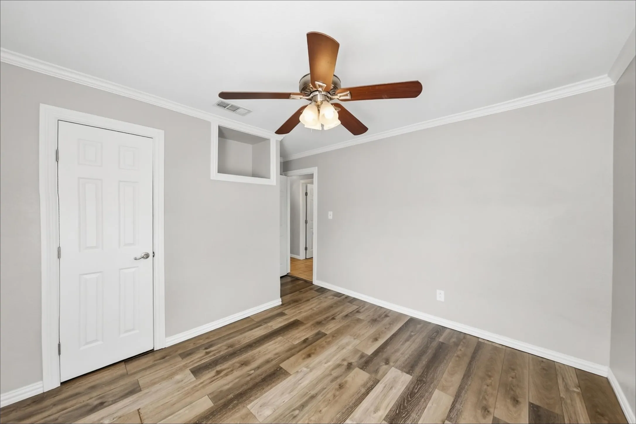 Single Family Residence For Rent in Tarrant County , 1221 Blalock Avenue, Fort Worth, Texas 76115, 3 Bedroom, 1 Bathroom, Garage spaces, 888 Sqft, built in 1955, mls#21405747, Real Estate Agent in Fort Worth, Homes For Rent in Tarrant county, Homes For Rent in Fort Worth, Realtor in Fort Worth Texas, Real Estate Brokerage Independent Realty Texas, Luminita Cordes Realtor
