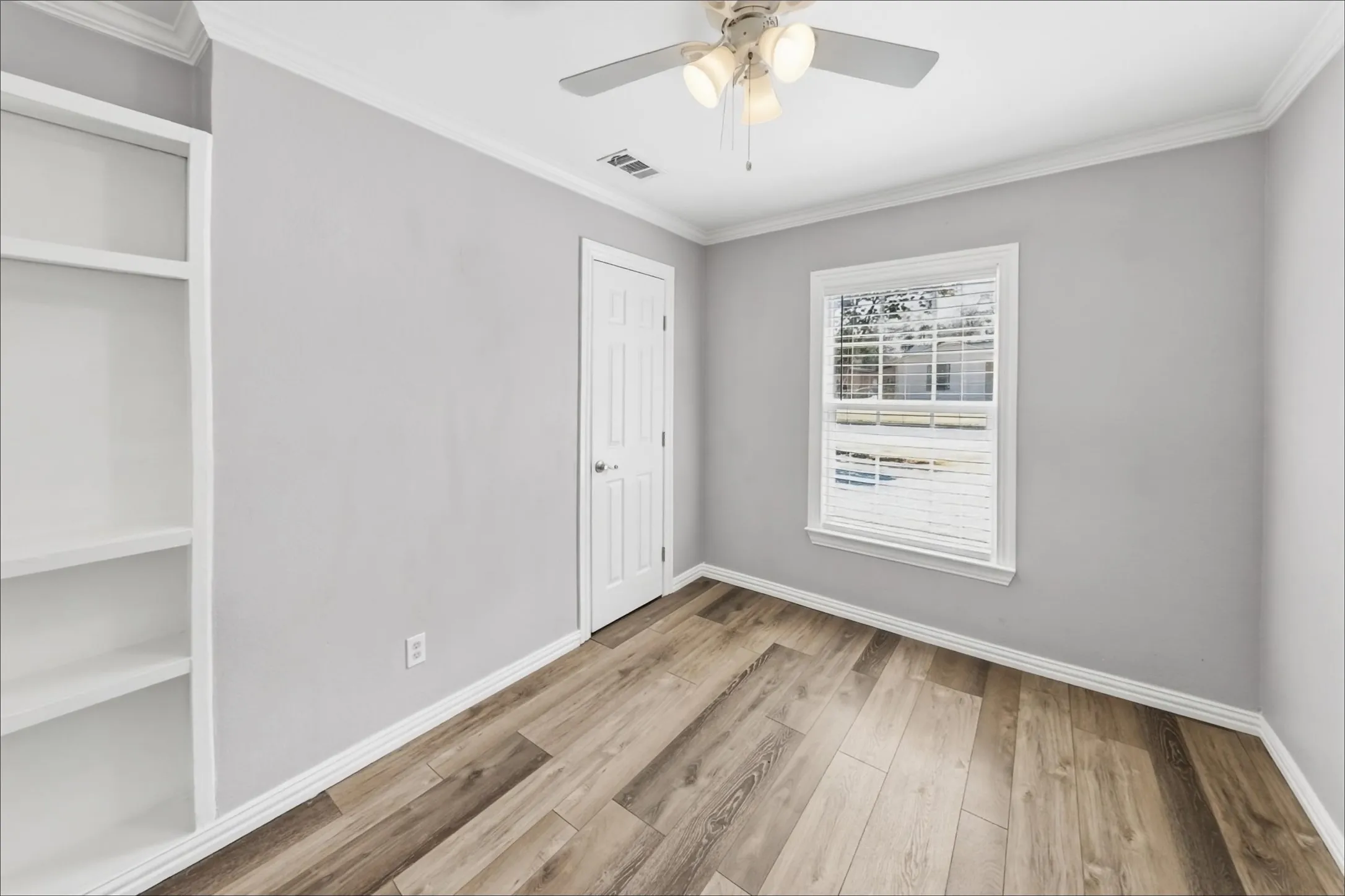 Single Family Residence For Rent in Tarrant County , 1221 Blalock Avenue, Fort Worth, Texas 76115, 3 Bedroom, 1 Bathroom, Garage spaces, 888 Sqft, built in 1955, mls#21405747, Real Estate Agent in Fort Worth, Homes For Rent in Tarrant county, Homes For Rent in Fort Worth, Realtor in Fort Worth Texas, Real Estate Brokerage Independent Realty Texas, Luminita Cordes Realtor