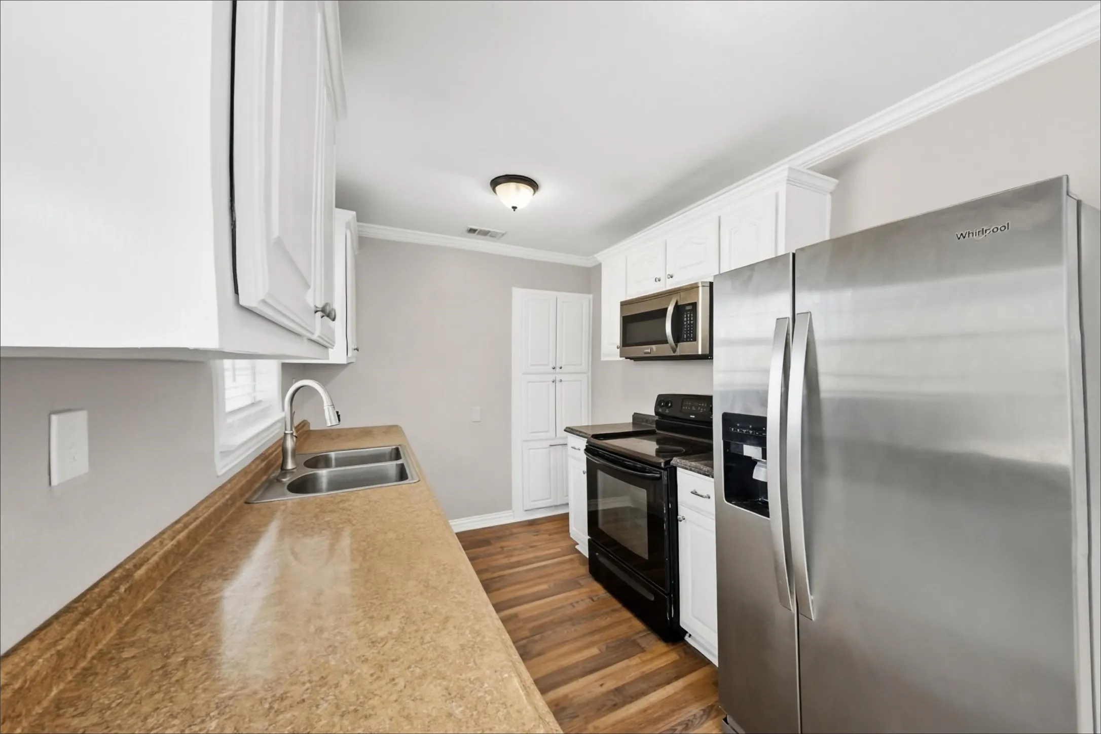 Single Family Residence For Rent in Tarrant County , 1221 Blalock Avenue, Fort Worth, Texas 76115, 3 Bedroom, 1 Bathroom, Garage spaces, 888 Sqft, built in 1955, mls#21405747, Real Estate Agent in Fort Worth, Homes For Rent in Tarrant county, Homes For Rent in Fort Worth, Realtor in Fort Worth Texas, Real Estate Brokerage Independent Realty Texas, Luminita Cordes Realtor