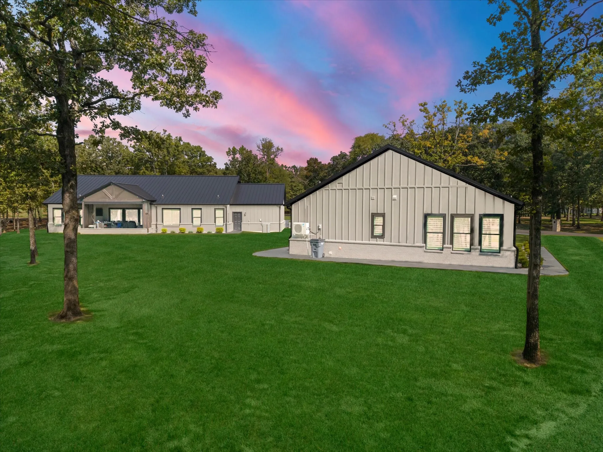 Single Family Residence For Sale in Wood County , 116 Private Road 5984, Yantis, Texas 75497, 4 Bedroom, 3 Bathroom, 5 Garage spaces, 5,888 Sqft, built in 2023, mls#21402053, Real Estate Agent in Yantis, Homes For Sale in Wood county, Homes For Sale in Yantis, Realtor in Yantis Texas, Real Estate Brokerage Independent Realty Texas, Luminita Cordes Realtor