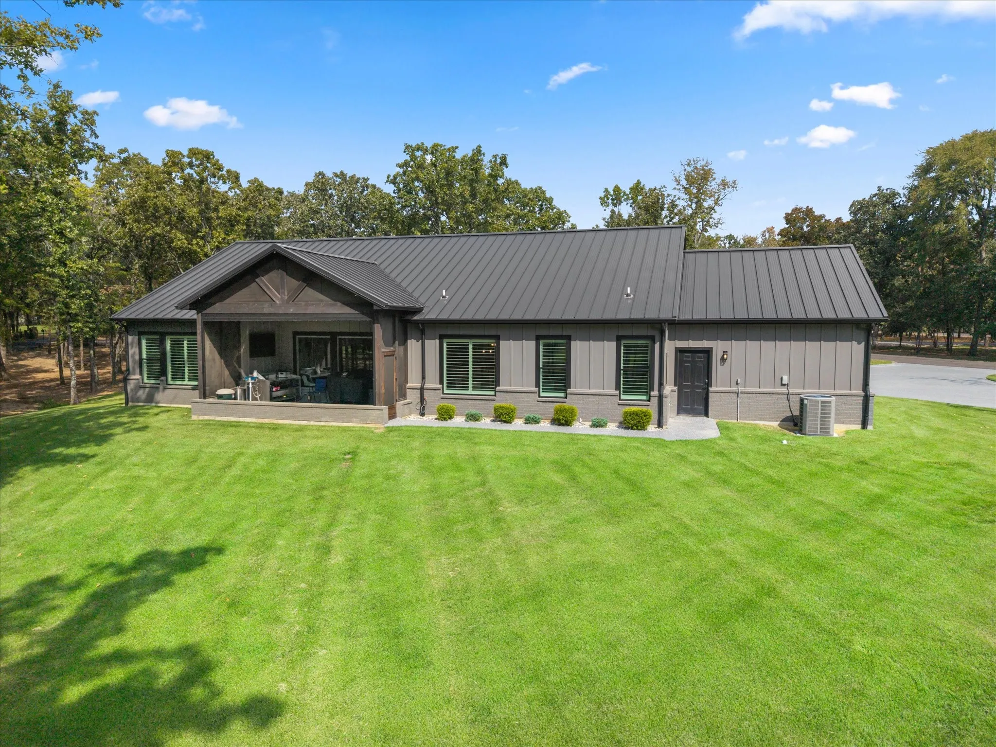 Single Family Residence For Sale in Wood County , 116 Private Road 5984, Yantis, Texas 75497, 4 Bedroom, 3 Bathroom, 5 Garage spaces, 5,888 Sqft, built in 2023, mls#21402053, Real Estate Agent in Yantis, Homes For Sale in Wood county, Homes For Sale in Yantis, Realtor in Yantis Texas, Real Estate Brokerage Independent Realty Texas, Luminita Cordes Realtor