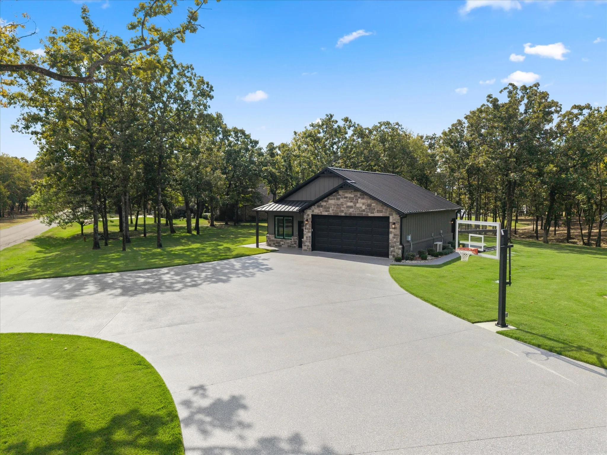 Single Family Residence For Sale in Wood County , 116 Private Road 5984, Yantis, Texas 75497, 4 Bedroom, 3 Bathroom, 5 Garage spaces, 5,888 Sqft, built in 2023, mls#21402053, Real Estate Agent in Yantis, Homes For Sale in Wood county, Homes For Sale in Yantis, Realtor in Yantis Texas, Real Estate Brokerage Independent Realty Texas, Luminita Cordes Realtor