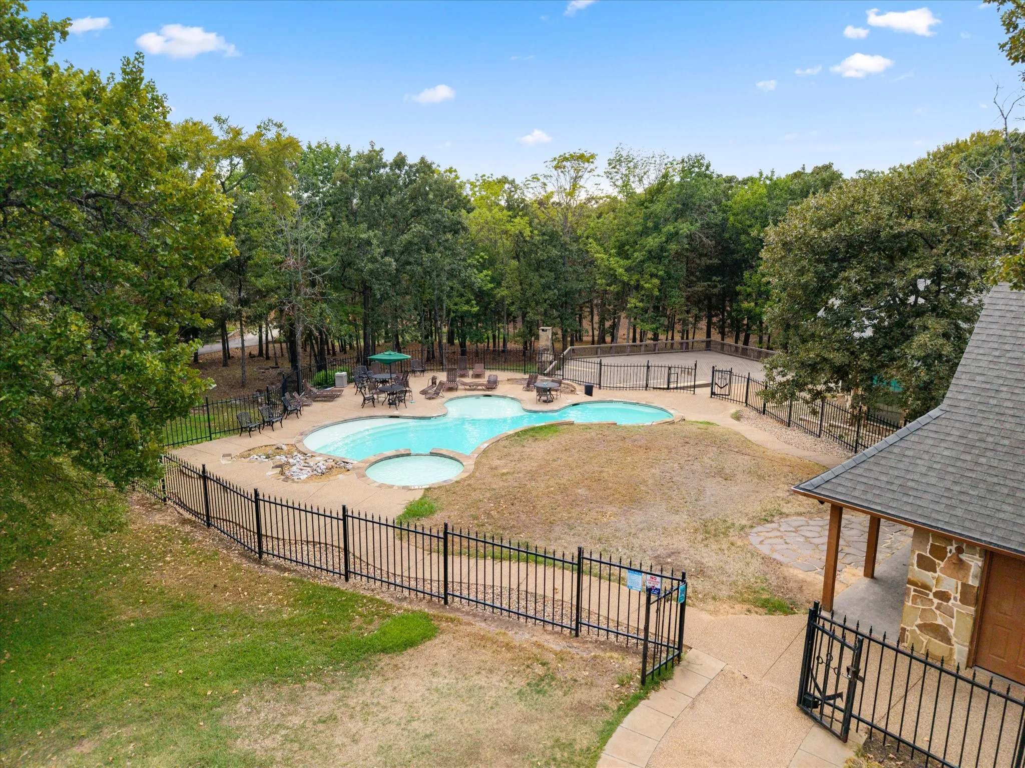 Single Family Residence For Sale in Wood County , 116 Private Road 5984, Yantis, Texas 75497, 4 Bedroom, 3 Bathroom, 5 Garage spaces, 5,888 Sqft, built in 2023, mls#21402053, Real Estate Agent in Yantis, Homes For Sale in Wood county, Homes For Sale in Yantis, Realtor in Yantis Texas, Real Estate Brokerage Independent Realty Texas, Luminita Cordes Realtor
