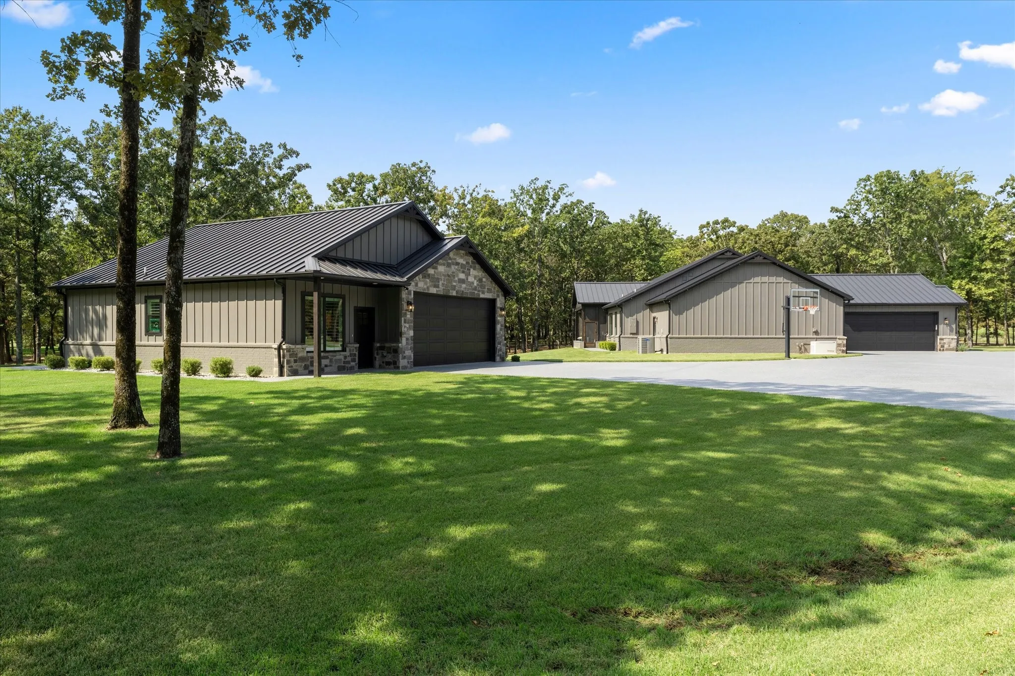 Single Family Residence For Sale in Wood County , 116 Private Road 5984, Yantis, Texas 75497, 4 Bedroom, 3 Bathroom, 5 Garage spaces, 5,888 Sqft, built in 2023, mls#21402053, Real Estate Agent in Yantis, Homes For Sale in Wood county, Homes For Sale in Yantis, Realtor in Yantis Texas, Real Estate Brokerage Independent Realty Texas, Luminita Cordes Realtor