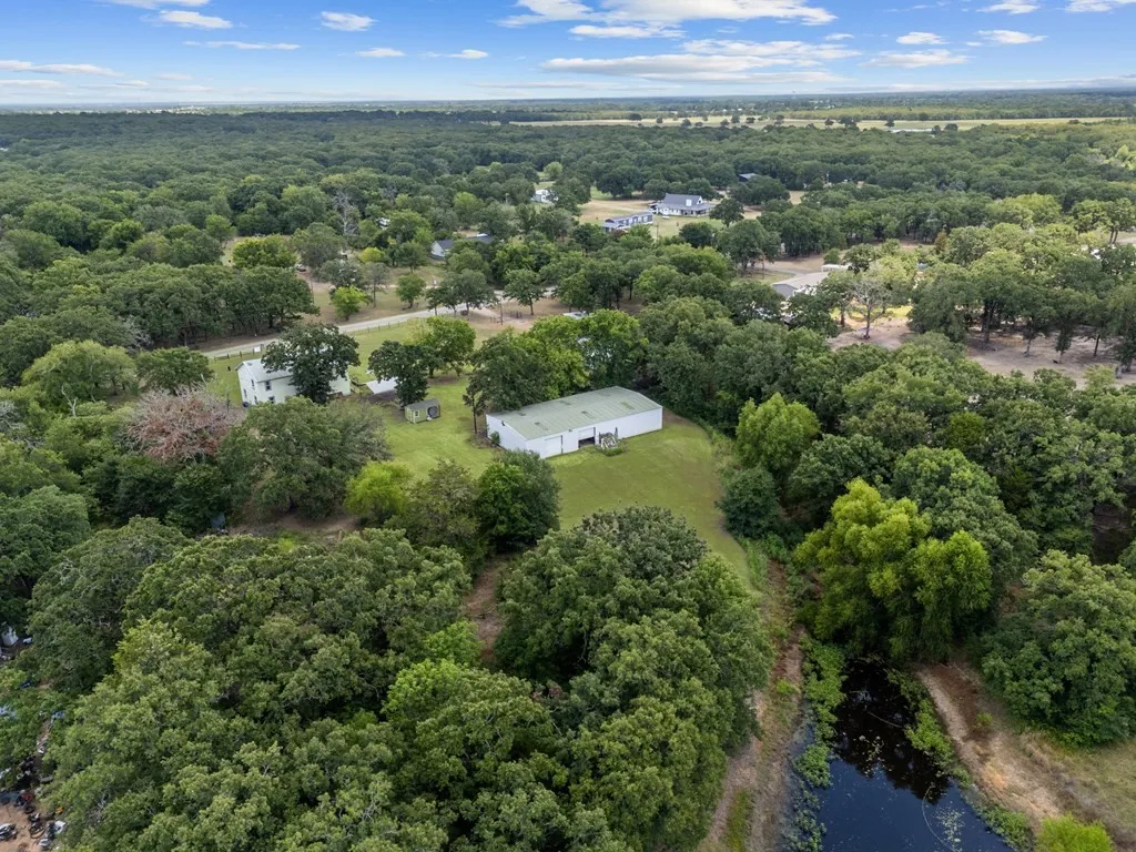 Single Family Residence For Sale in Kaufman County , 14847 N 3rd Street, Scurry, Texas 75158, 4 Bedroom, 3 Bathroom, 1 Garage spaces, 2,340 Sqft, built in 1978, mls#21405755, Real Estate Agent in Scurry, Homes For Sale in Kaufman county, Homes For Sale in Scurry, Realtor in Scurry Texas, Real Estate Brokerage Independent Realty Texas, Luminita Cordes Realtor