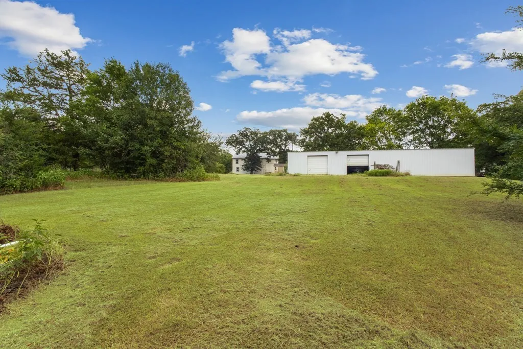 Single Family Residence For Sale in Kaufman County , 14847 N 3rd Street, Scurry, Texas 75158, 4 Bedroom, 3 Bathroom, 1 Garage spaces, 2,340 Sqft, built in 1978, mls#21405755, Real Estate Agent in Scurry, Homes For Sale in Kaufman county, Homes For Sale in Scurry, Realtor in Scurry Texas, Real Estate Brokerage Independent Realty Texas, Luminita Cordes Realtor