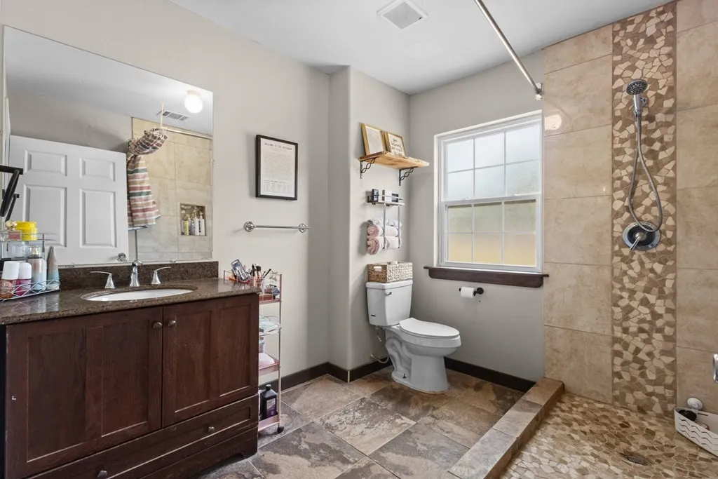 Single Family Residence For Sale in Kaufman County , 14847 N 3rd Street, Scurry, Texas 75158, 4 Bedroom, 3 Bathroom, 1 Garage spaces, 2,340 Sqft, built in 1978, mls#21405755, Real Estate Agent in Scurry, Homes For Sale in Kaufman county, Homes For Sale in Scurry, Realtor in Scurry Texas, Real Estate Brokerage Independent Realty Texas, Luminita Cordes Realtor