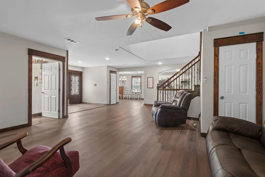 Single Family Residence For Sale in Kaufman County , 14847 N 3rd Street, Scurry, Texas 75158, 4 Bedroom, 3 Bathroom, 1 Garage spaces, 2,340 Sqft, built in 1978, mls#21405755, Real Estate Agent in Scurry, Homes For Sale in Kaufman county, Homes For Sale in Scurry, Realtor in Scurry Texas, Real Estate Brokerage Independent Realty Texas, Luminita Cordes Realtor