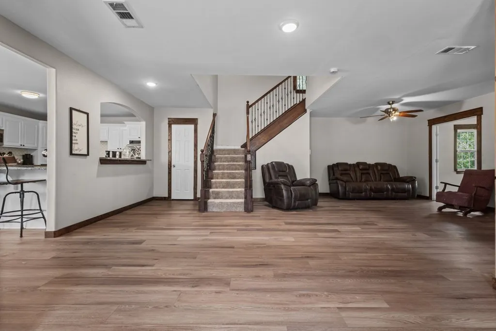 Single Family Residence For Sale in Kaufman County , 14847 N 3rd Street, Scurry, Texas 75158, 4 Bedroom, 3 Bathroom, 1 Garage spaces, 2,340 Sqft, built in 1978, mls#21405755, Real Estate Agent in Scurry, Homes For Sale in Kaufman county, Homes For Sale in Scurry, Realtor in Scurry Texas, Real Estate Brokerage Independent Realty Texas, Luminita Cordes Realtor
