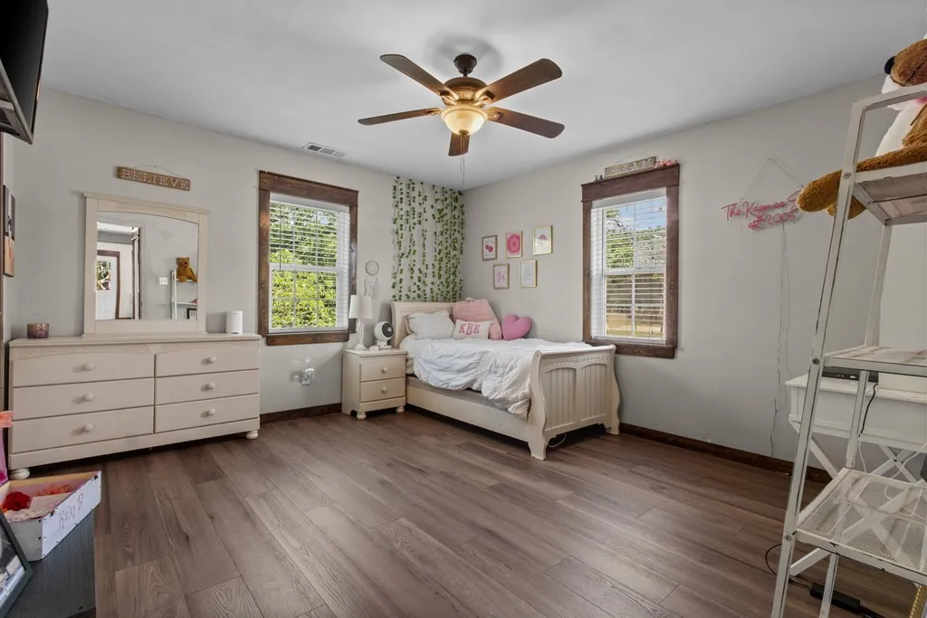 Single Family Residence For Sale in Kaufman County , 14847 N 3rd Street, Scurry, Texas 75158, 4 Bedroom, 3 Bathroom, 1 Garage spaces, 2,340 Sqft, built in 1978, mls#21405755, Real Estate Agent in Scurry, Homes For Sale in Kaufman county, Homes For Sale in Scurry, Realtor in Scurry Texas, Real Estate Brokerage Independent Realty Texas, Luminita Cordes Realtor