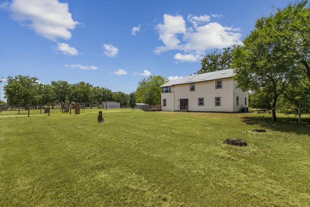 Single Family Residence For Sale in Kaufman County , 14847 N 3rd Street, Scurry, Texas 75158, 4 Bedroom, 3 Bathroom, 1 Garage spaces, 2,340 Sqft, built in 1978, mls#21405755, Real Estate Agent in Scurry, Homes For Sale in Kaufman county, Homes For Sale in Scurry, Realtor in Scurry Texas, Real Estate Brokerage Independent Realty Texas, Luminita Cordes Realtor