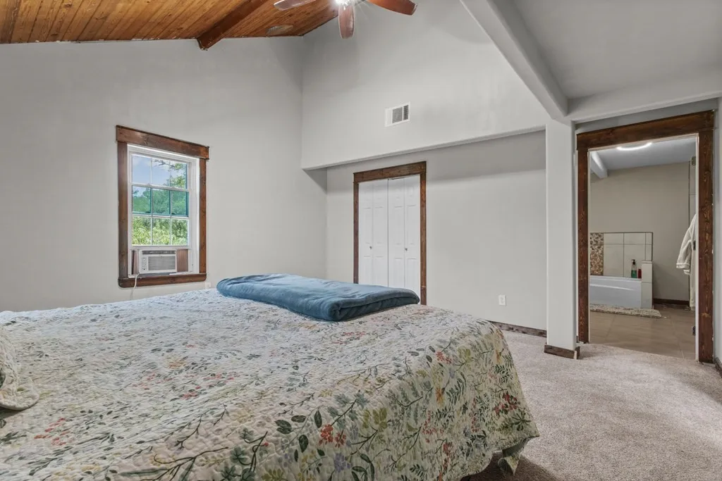 Single Family Residence For Sale in Kaufman County , 14847 N 3rd Street, Scurry, Texas 75158, 4 Bedroom, 3 Bathroom, 1 Garage spaces, 2,340 Sqft, built in 1978, mls#21405755, Real Estate Agent in Scurry, Homes For Sale in Kaufman county, Homes For Sale in Scurry, Realtor in Scurry Texas, Real Estate Brokerage Independent Realty Texas, Luminita Cordes Realtor