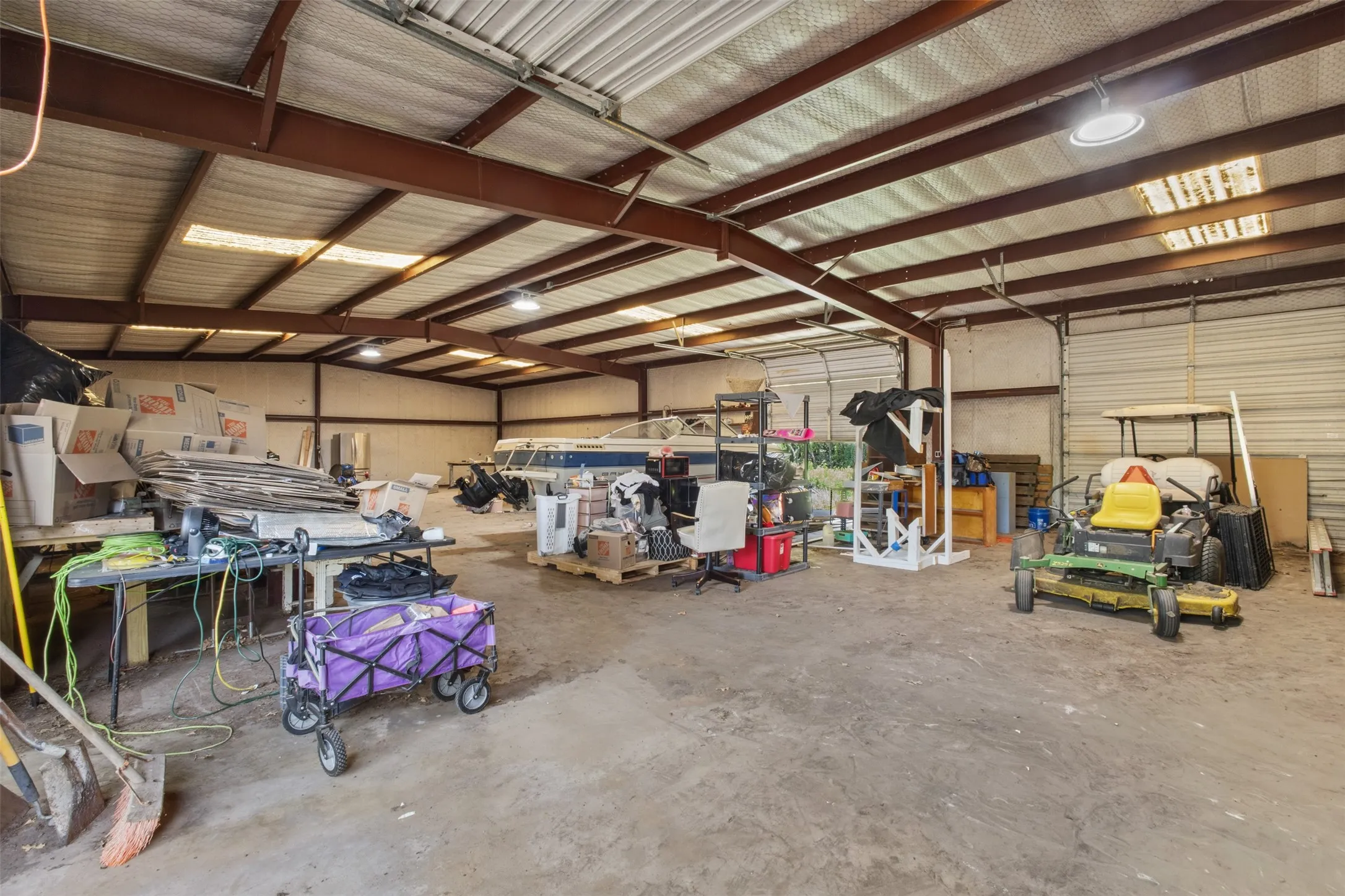 Single Family Residence For Sale in Kaufman County , 14847 N 3rd Street, Scurry, Texas 75158, 4 Bedroom, 3 Bathroom, 1 Garage spaces, 2,340 Sqft, built in 1978, mls#21405755, Real Estate Agent in Scurry, Homes For Sale in Kaufman county, Homes For Sale in Scurry, Realtor in Scurry Texas, Real Estate Brokerage Independent Realty Texas, Luminita Cordes Realtor