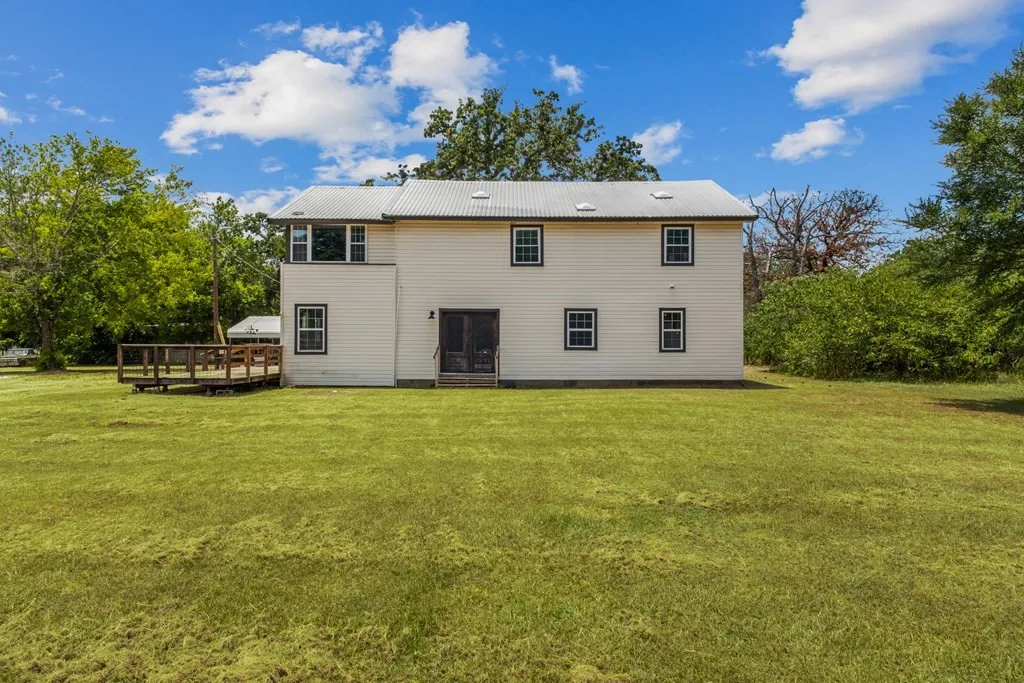 Single Family Residence For Sale in Kaufman County , 14847 N 3rd Street, Scurry, Texas 75158, 4 Bedroom, 3 Bathroom, 1 Garage spaces, 2,340 Sqft, built in 1978, mls#21405755, Real Estate Agent in Scurry, Homes For Sale in Kaufman county, Homes For Sale in Scurry, Realtor in Scurry Texas, Real Estate Brokerage Independent Realty Texas, Luminita Cordes Realtor