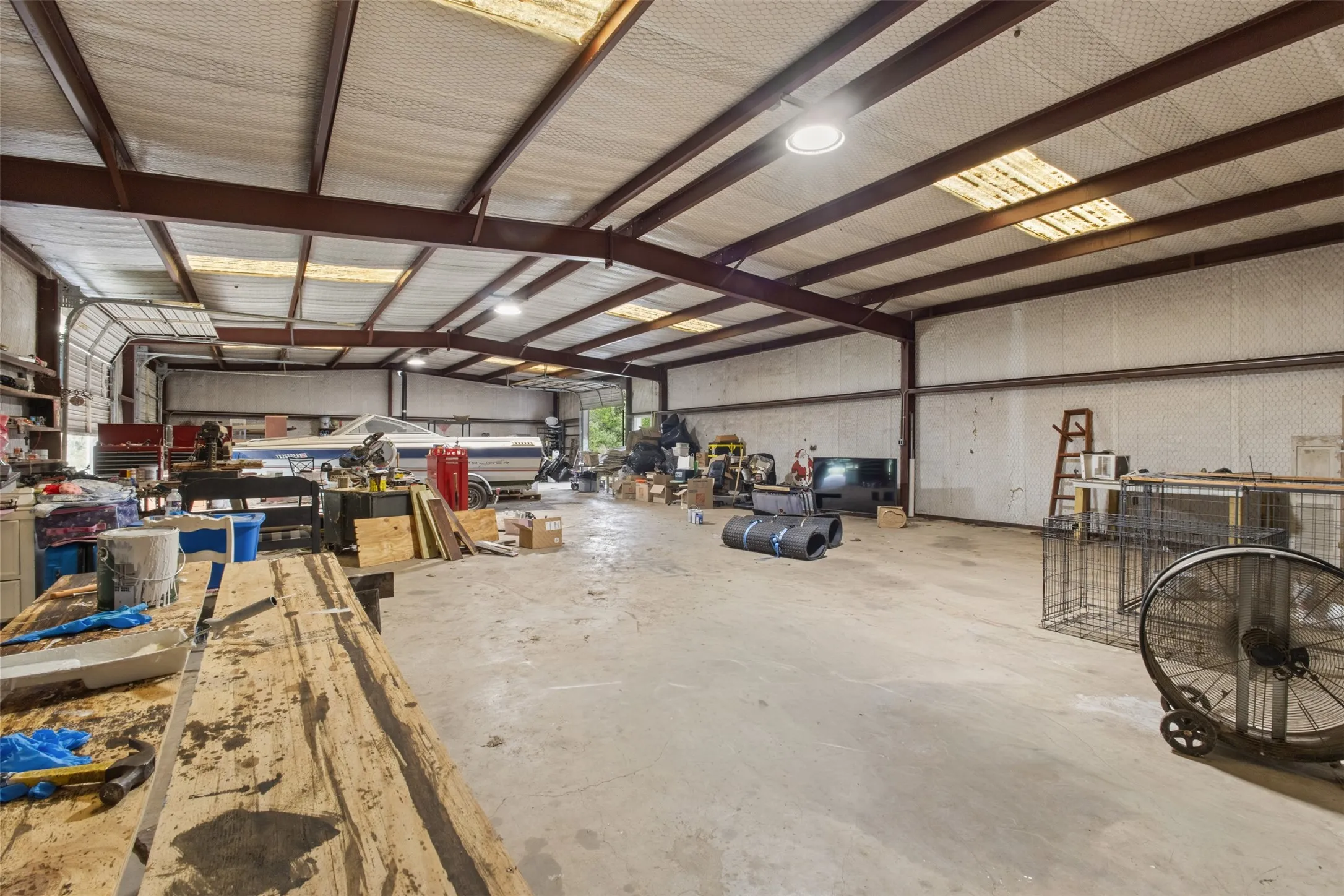 Single Family Residence For Sale in Kaufman County , 14847 N 3rd Street, Scurry, Texas 75158, 4 Bedroom, 3 Bathroom, 1 Garage spaces, 2,340 Sqft, built in 1978, mls#21405755, Real Estate Agent in Scurry, Homes For Sale in Kaufman county, Homes For Sale in Scurry, Realtor in Scurry Texas, Real Estate Brokerage Independent Realty Texas, Luminita Cordes Realtor