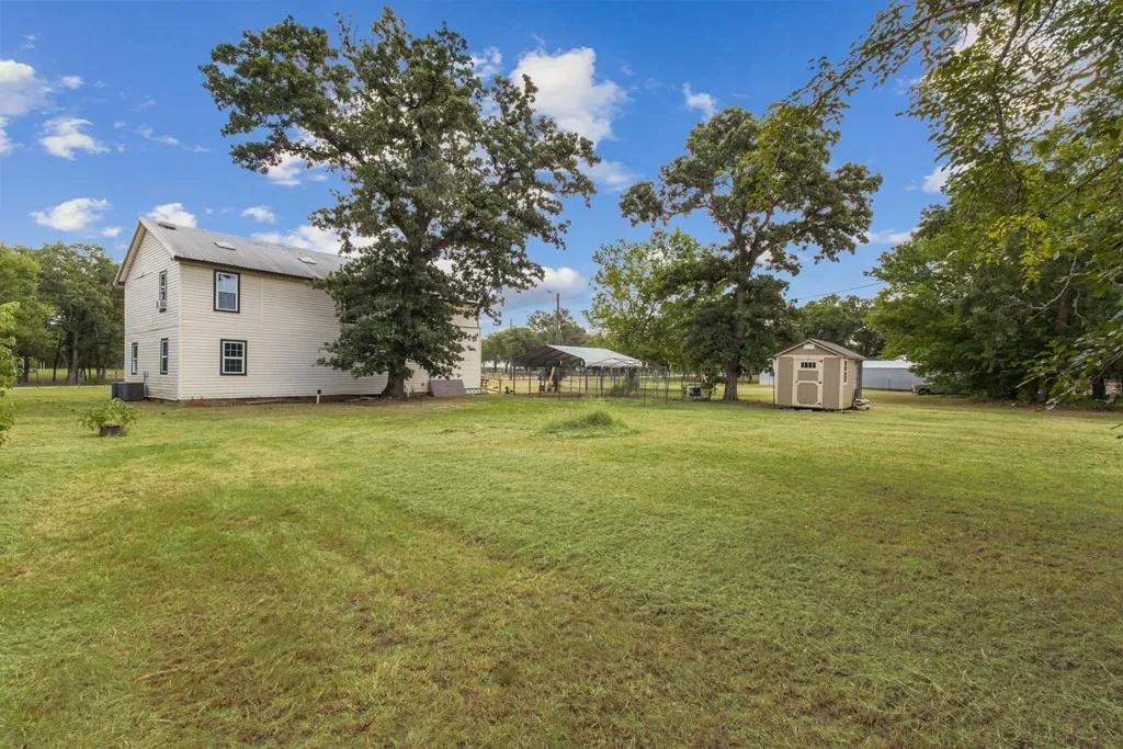 Single Family Residence For Sale in Kaufman County , 14847 N 3rd Street, Scurry, Texas 75158, 4 Bedroom, 3 Bathroom, 1 Garage spaces, 2,340 Sqft, built in 1978, mls#21405755, Real Estate Agent in Scurry, Homes For Sale in Kaufman county, Homes For Sale in Scurry, Realtor in Scurry Texas, Real Estate Brokerage Independent Realty Texas, Luminita Cordes Realtor
