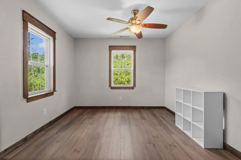 Single Family Residence For Sale in Kaufman County , 14847 N 3rd Street, Scurry, Texas 75158, 4 Bedroom, 3 Bathroom, 1 Garage spaces, 2,340 Sqft, built in 1978, mls#21405755, Real Estate Agent in Scurry, Homes For Sale in Kaufman county, Homes For Sale in Scurry, Realtor in Scurry Texas, Real Estate Brokerage Independent Realty Texas, Luminita Cordes Realtor