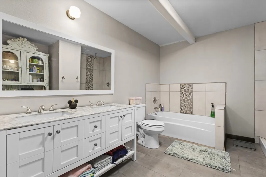 Single Family Residence For Sale in Kaufman County , 14847 N 3rd Street, Scurry, Texas 75158, 4 Bedroom, 3 Bathroom, 1 Garage spaces, 2,340 Sqft, built in 1978, mls#21405755, Real Estate Agent in Scurry, Homes For Sale in Kaufman county, Homes For Sale in Scurry, Realtor in Scurry Texas, Real Estate Brokerage Independent Realty Texas, Luminita Cordes Realtor