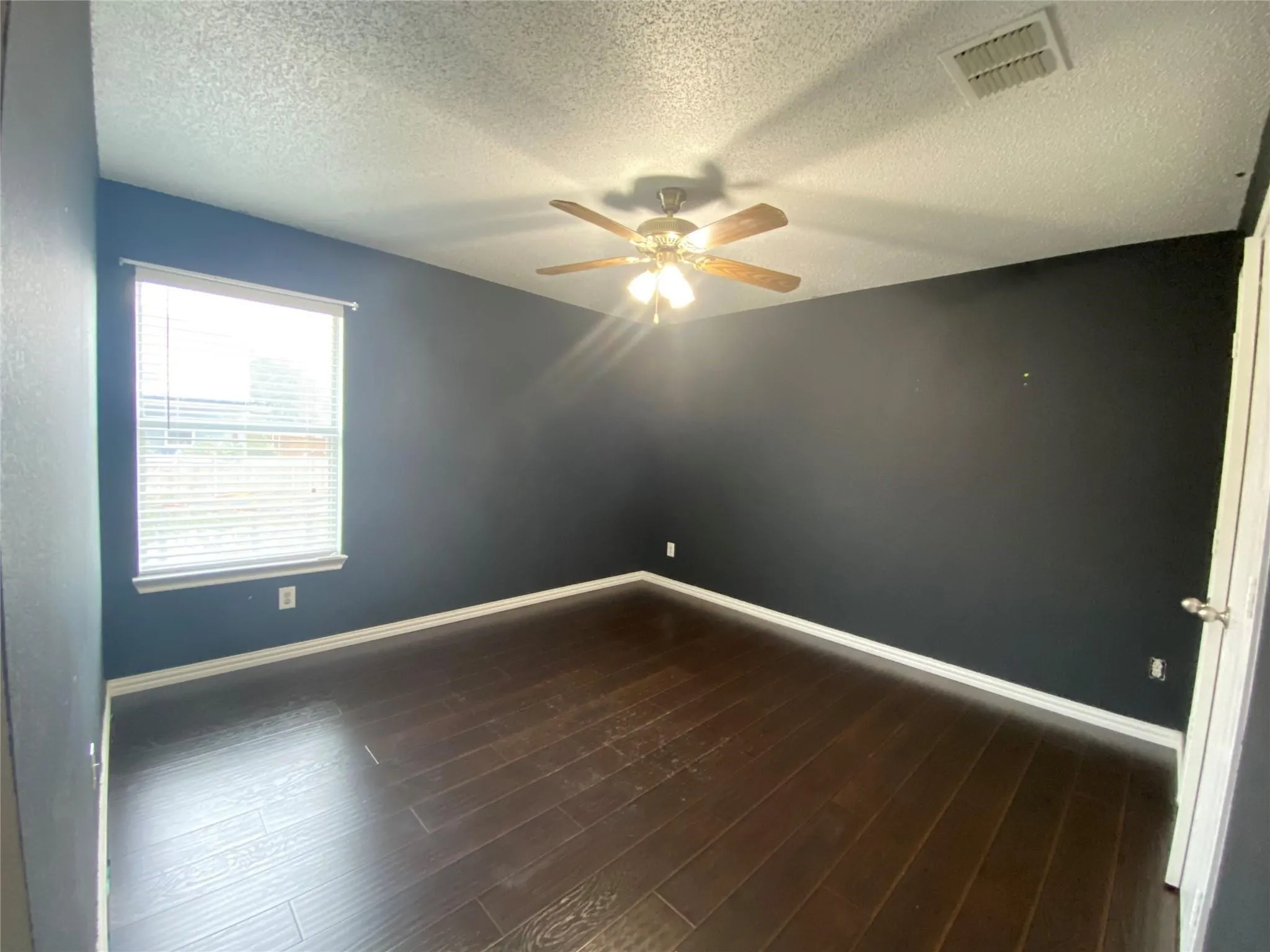 Single Family Residence For Rent in Collin County , 2601 Timberbrook Trail, Mc Kinney, Texas 75071, 3 Bedroom, 3 Bathroom, 2 Garage spaces, 2,307 Sqft, built in 2002, mls#21405756, Real Estate Agent in Mc Kinney, Homes For Rent in Collin county, Homes For Rent in Mc Kinney, Realtor in Mc Kinney Texas, Real Estate Brokerage Independent Realty Texas, Luminita Cordes Realtor