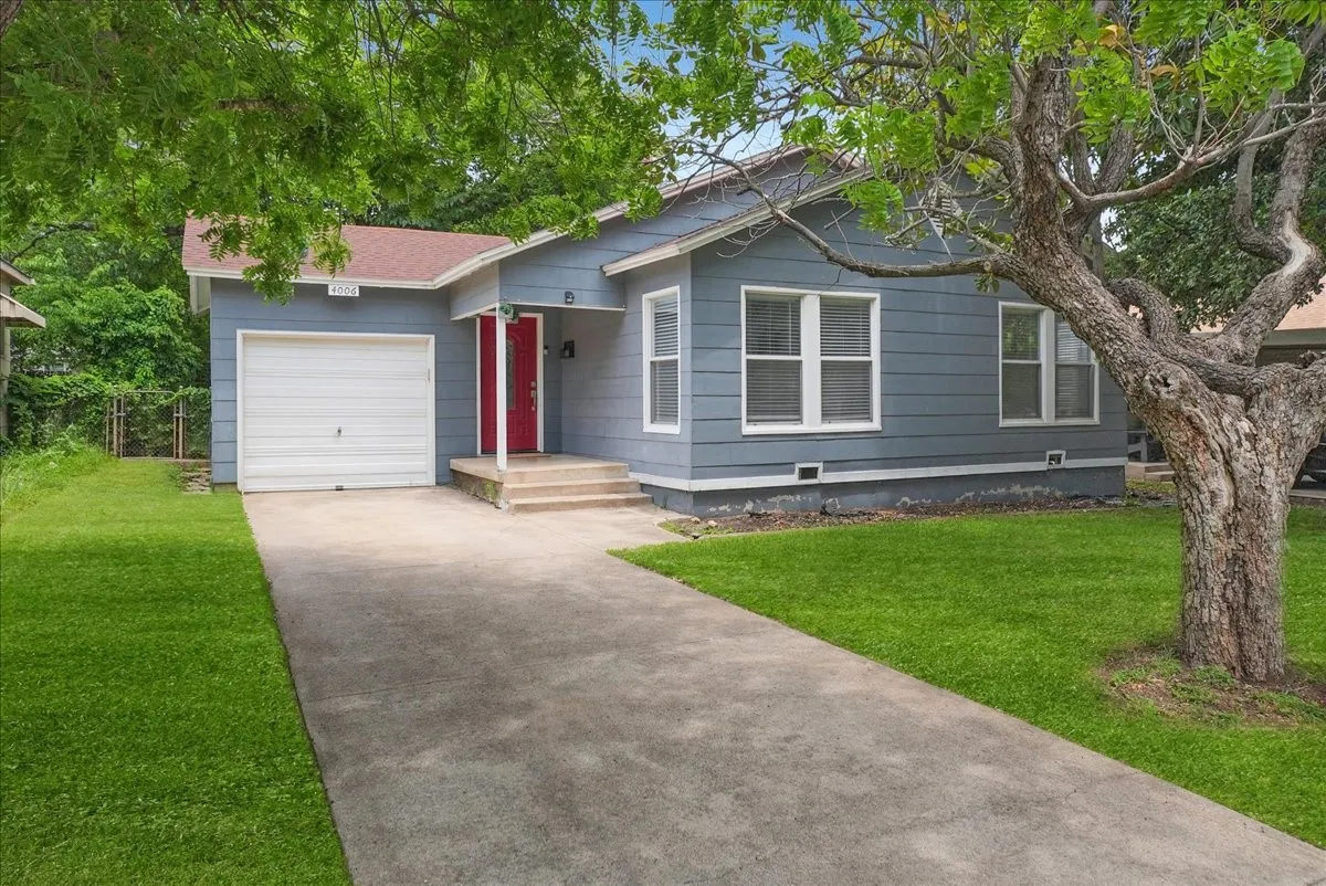 Single Family Residence For Sale in Tarrant County , 4006 Curzon Avenue, Fort Worth, Texas 76107, 2 Bedroom, 1 Bathroom, 1 Garage spaces, 805 Sqft, built in 1941, mls#21405759, Real Estate Agent in Fort Worth, Homes For Sale in Tarrant county, Homes For Sale in Fort Worth, Realtor in Fort Worth Texas, Real Estate Brokerage Independent Realty Texas, Luminita Cordes Realtor