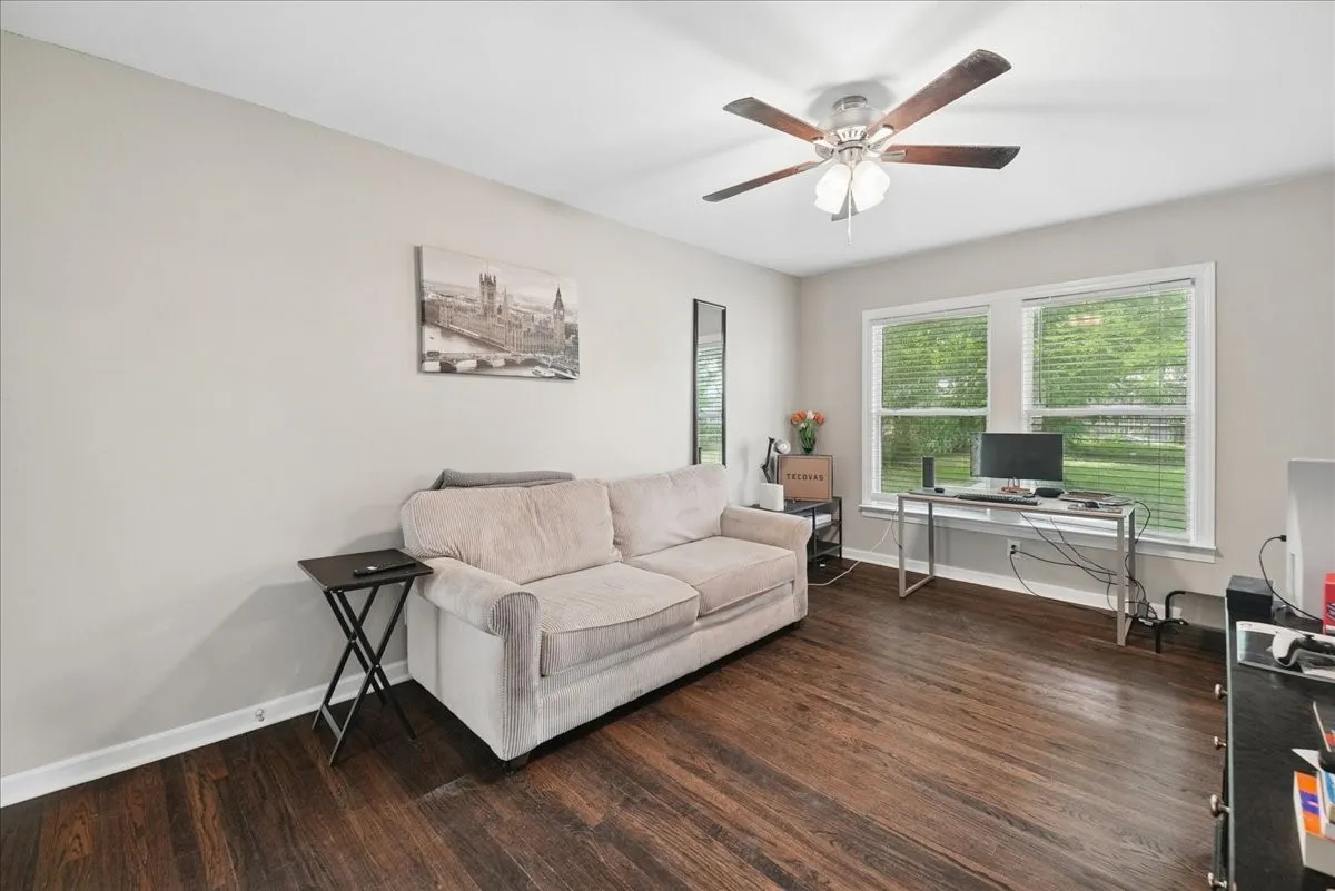 Single Family Residence For Sale in Tarrant County , 4006 Curzon Avenue, Fort Worth, Texas 76107, 2 Bedroom, 1 Bathroom, 1 Garage spaces, 805 Sqft, built in 1941, mls#21405759, Real Estate Agent in Fort Worth, Homes For Sale in Tarrant county, Homes For Sale in Fort Worth, Realtor in Fort Worth Texas, Real Estate Brokerage Independent Realty Texas, Luminita Cordes Realtor
