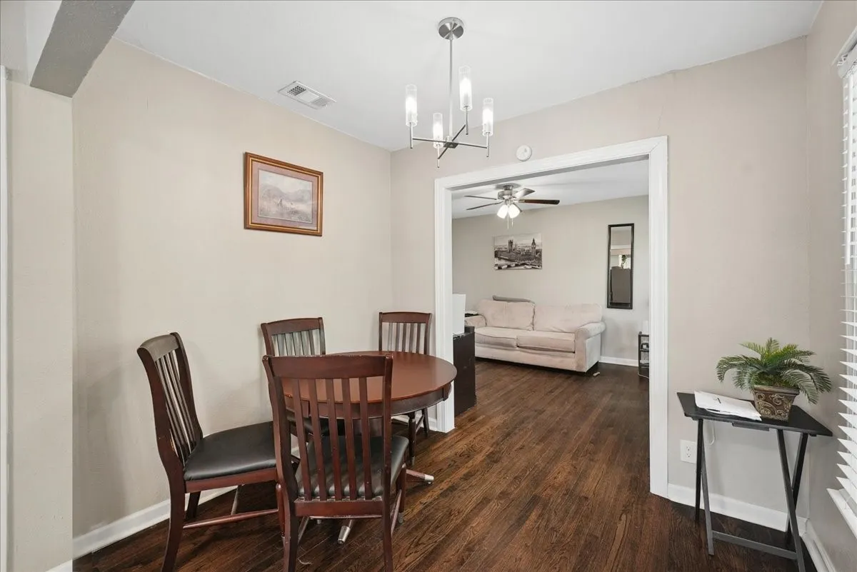 Single Family Residence For Sale in Tarrant County , 4006 Curzon Avenue, Fort Worth, Texas 76107, 2 Bedroom, 1 Bathroom, 1 Garage spaces, 805 Sqft, built in 1941, mls#21405759, Real Estate Agent in Fort Worth, Homes For Sale in Tarrant county, Homes For Sale in Fort Worth, Realtor in Fort Worth Texas, Real Estate Brokerage Independent Realty Texas, Luminita Cordes Realtor
