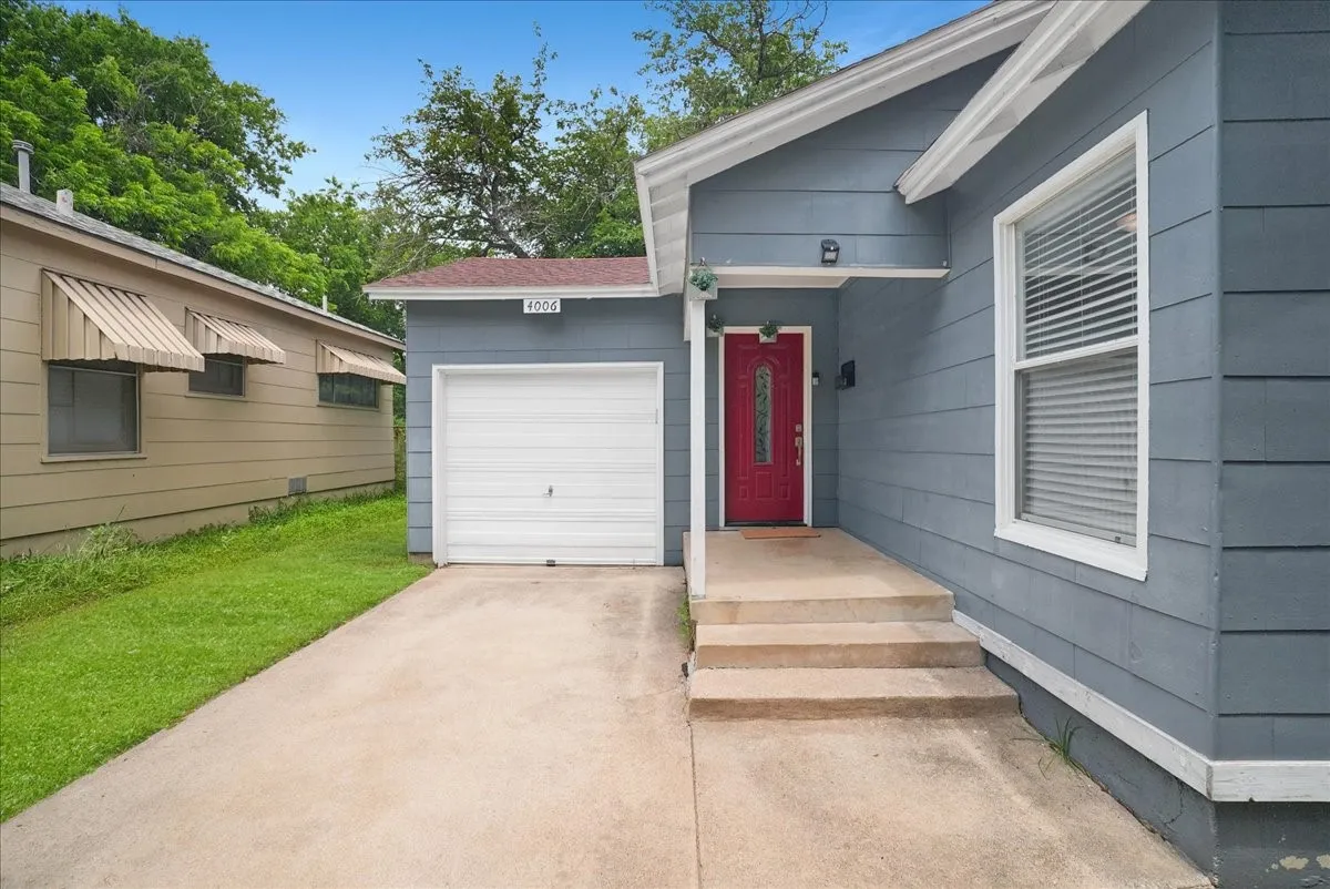 Single Family Residence For Sale in Tarrant County , 4006 Curzon Avenue, Fort Worth, Texas 76107, 2 Bedroom, 1 Bathroom, 1 Garage spaces, 805 Sqft, built in 1941, mls#21405759, Real Estate Agent in Fort Worth, Homes For Sale in Tarrant county, Homes For Sale in Fort Worth, Realtor in Fort Worth Texas, Real Estate Brokerage Independent Realty Texas, Luminita Cordes Realtor