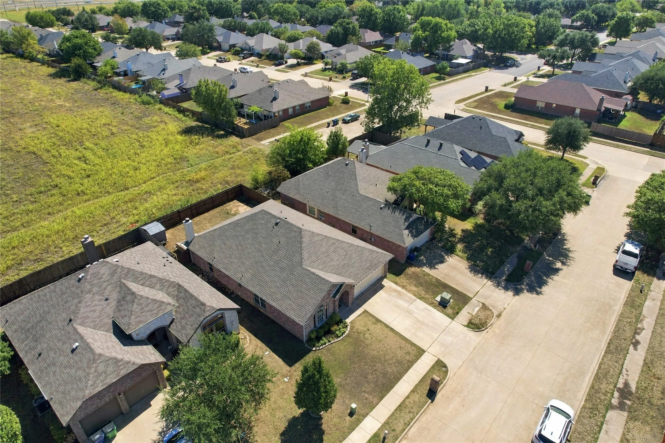Single Family Residence For Sale in Ellis County , 506 Timber Drive, Waxahachie, Texas 75165, 4 Bedroom, 2 Bathroom, 2 Garage spaces, 1,880 Sqft, built in 2004, mls#21405058, Real Estate Agent in Waxahachie, Homes For Sale in Ellis county, Homes For Sale in Waxahachie, Realtor in Waxahachie Texas, Real Estate Brokerage Independent Realty Texas, Luminita Cordes Realtor