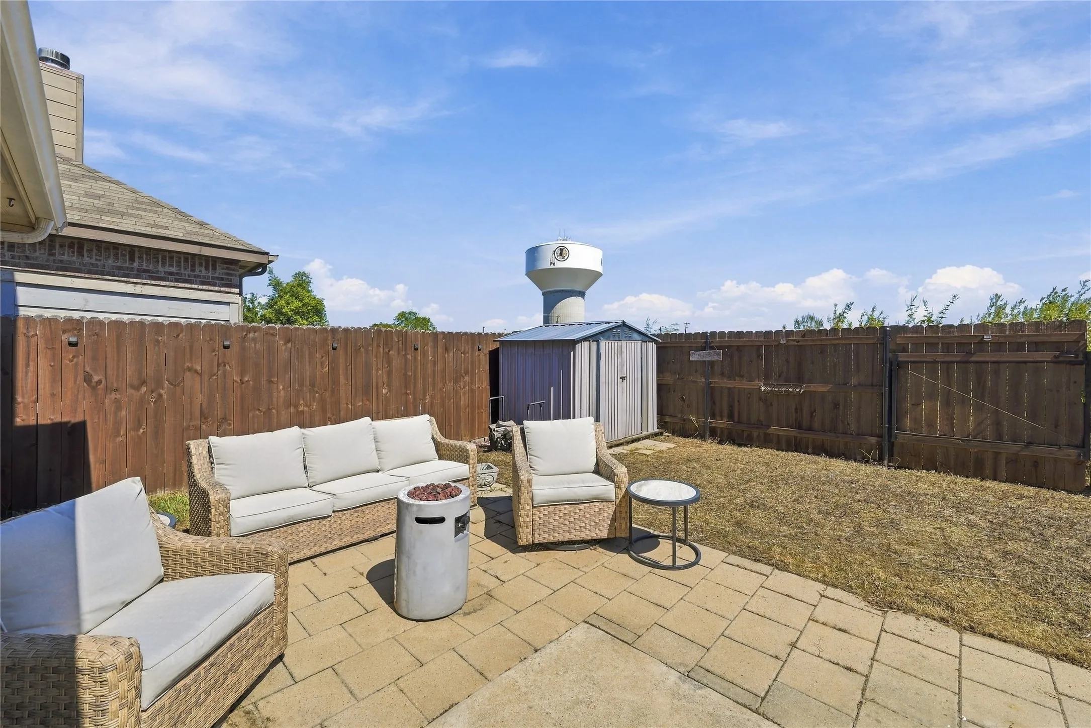 Single Family Residence For Sale in Ellis County , 506 Timber Drive, Waxahachie, Texas 75165, 4 Bedroom, 2 Bathroom, 2 Garage spaces, 1,880 Sqft, built in 2004, mls#21405058, Real Estate Agent in Waxahachie, Homes For Sale in Ellis county, Homes For Sale in Waxahachie, Realtor in Waxahachie Texas, Real Estate Brokerage Independent Realty Texas, Luminita Cordes Realtor