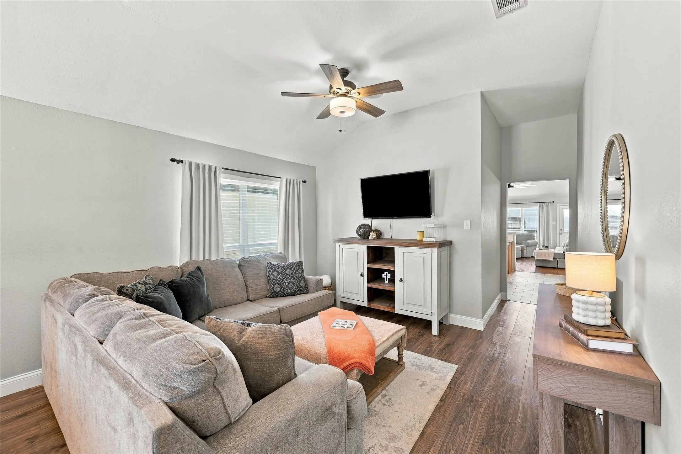 Single Family Residence For Sale in Ellis County , 506 Timber Drive, Waxahachie, Texas 75165, 4 Bedroom, 2 Bathroom, 2 Garage spaces, 1,880 Sqft, built in 2004, mls#21405058, Real Estate Agent in Waxahachie, Homes For Sale in Ellis county, Homes For Sale in Waxahachie, Realtor in Waxahachie Texas, Real Estate Brokerage Independent Realty Texas, Luminita Cordes Realtor