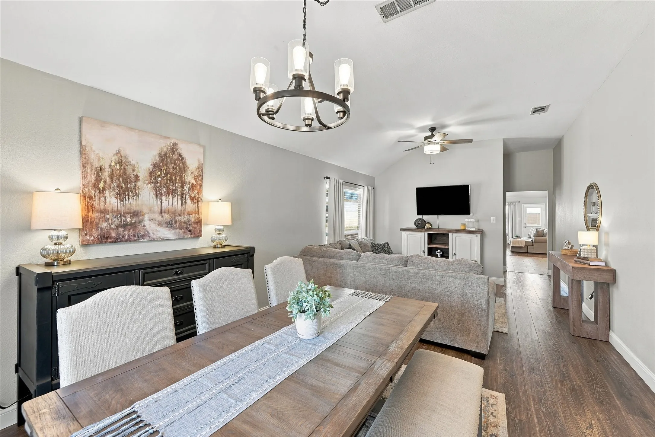 Single Family Residence For Sale in Ellis County , 506 Timber Drive, Waxahachie, Texas 75165, 4 Bedroom, 2 Bathroom, 2 Garage spaces, 1,880 Sqft, built in 2004, mls#21405058, Real Estate Agent in Waxahachie, Homes For Sale in Ellis county, Homes For Sale in Waxahachie, Realtor in Waxahachie Texas, Real Estate Brokerage Independent Realty Texas, Luminita Cordes Realtor