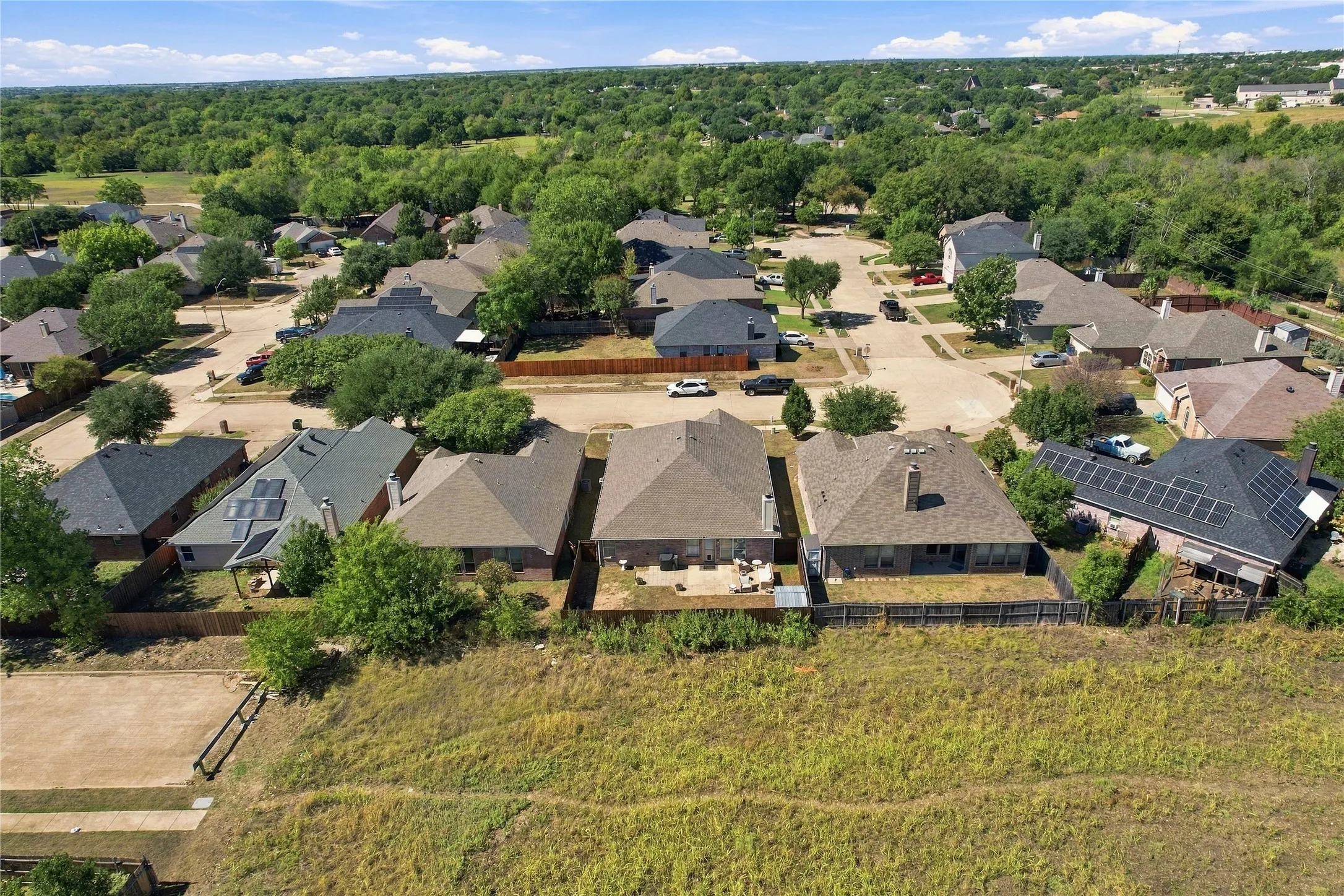 Single Family Residence For Sale in Ellis County , 506 Timber Drive, Waxahachie, Texas 75165, 4 Bedroom, 2 Bathroom, 2 Garage spaces, 1,880 Sqft, built in 2004, mls#21405058, Real Estate Agent in Waxahachie, Homes For Sale in Ellis county, Homes For Sale in Waxahachie, Realtor in Waxahachie Texas, Real Estate Brokerage Independent Realty Texas, Luminita Cordes Realtor