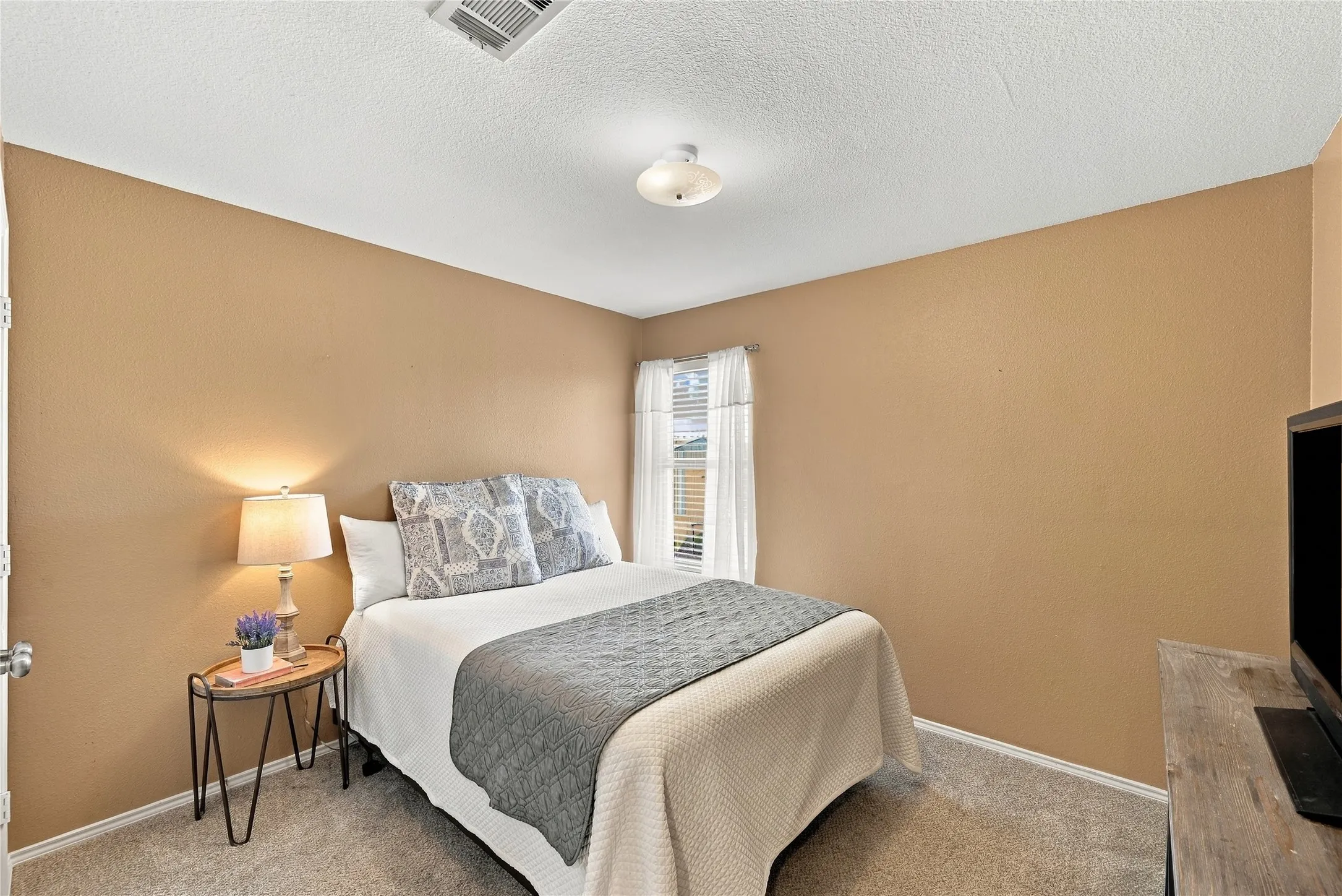 Single Family Residence For Sale in Ellis County , 506 Timber Drive, Waxahachie, Texas 75165, 4 Bedroom, 2 Bathroom, 2 Garage spaces, 1,880 Sqft, built in 2004, mls#21405058, Real Estate Agent in Waxahachie, Homes For Sale in Ellis county, Homes For Sale in Waxahachie, Realtor in Waxahachie Texas, Real Estate Brokerage Independent Realty Texas, Luminita Cordes Realtor