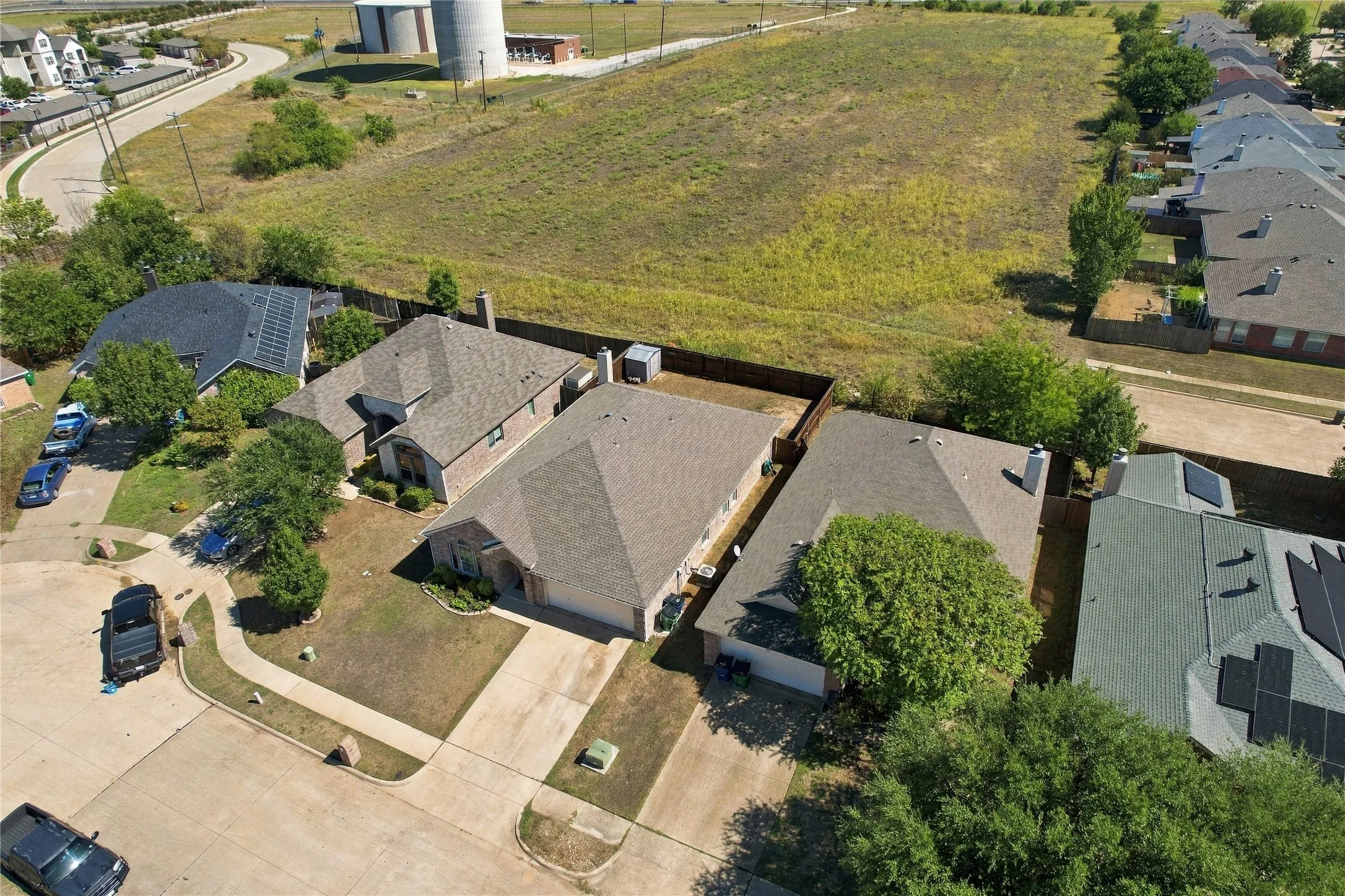 Single Family Residence For Sale in Ellis County , 506 Timber Drive, Waxahachie, Texas 75165, 4 Bedroom, 2 Bathroom, 2 Garage spaces, 1,880 Sqft, built in 2004, mls#21405058, Real Estate Agent in Waxahachie, Homes For Sale in Ellis county, Homes For Sale in Waxahachie, Realtor in Waxahachie Texas, Real Estate Brokerage Independent Realty Texas, Luminita Cordes Realtor