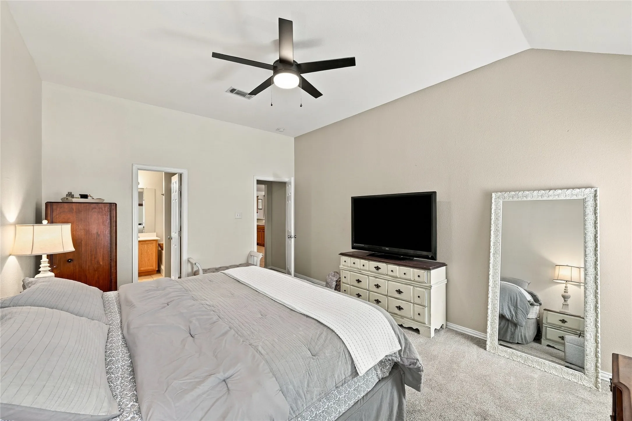 Single Family Residence For Sale in Ellis County , 506 Timber Drive, Waxahachie, Texas 75165, 4 Bedroom, 2 Bathroom, 2 Garage spaces, 1,880 Sqft, built in 2004, mls#21405058, Real Estate Agent in Waxahachie, Homes For Sale in Ellis county, Homes For Sale in Waxahachie, Realtor in Waxahachie Texas, Real Estate Brokerage Independent Realty Texas, Luminita Cordes Realtor