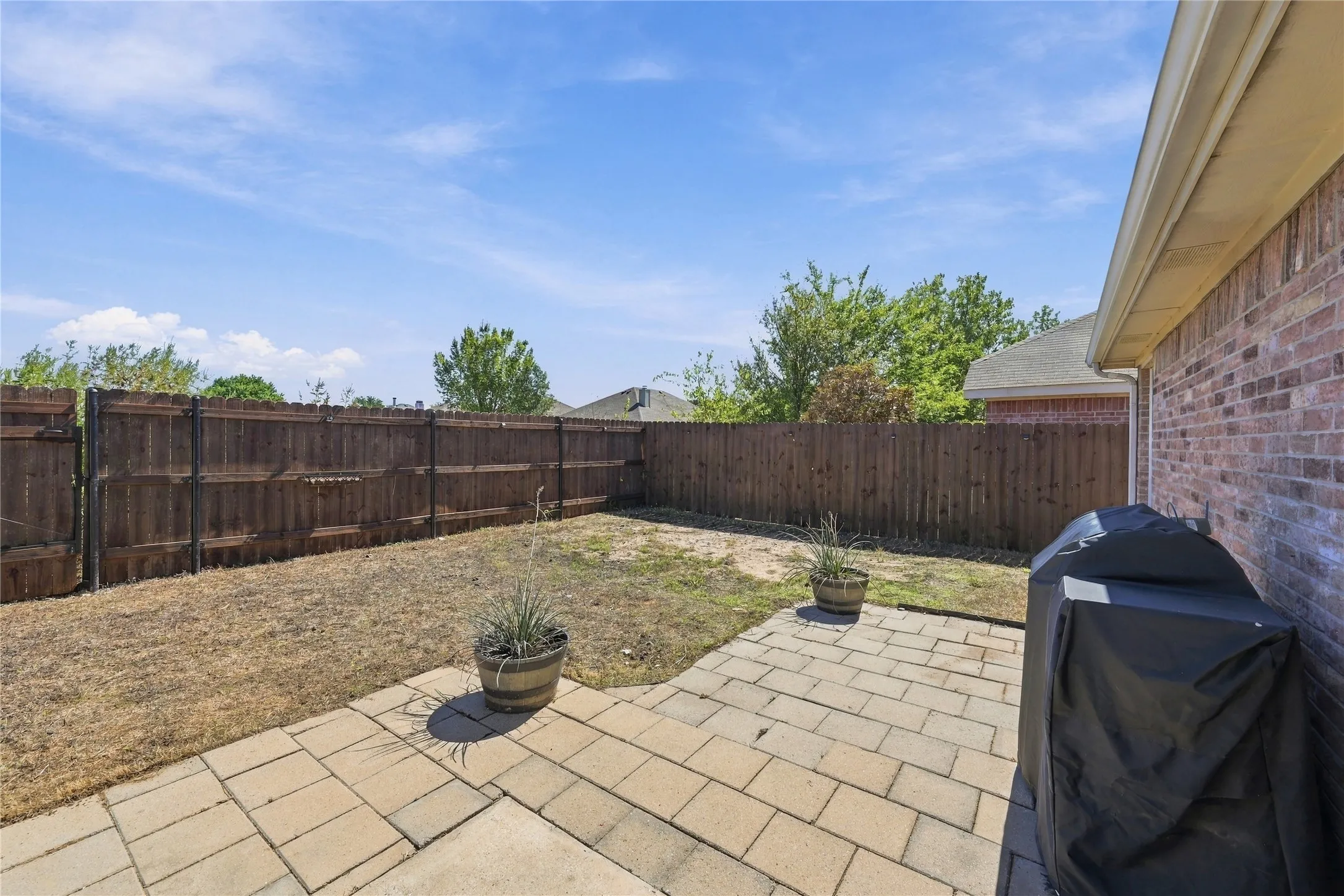 Single Family Residence For Sale in Ellis County , 506 Timber Drive, Waxahachie, Texas 75165, 4 Bedroom, 2 Bathroom, 2 Garage spaces, 1,880 Sqft, built in 2004, mls#21405058, Real Estate Agent in Waxahachie, Homes For Sale in Ellis county, Homes For Sale in Waxahachie, Realtor in Waxahachie Texas, Real Estate Brokerage Independent Realty Texas, Luminita Cordes Realtor