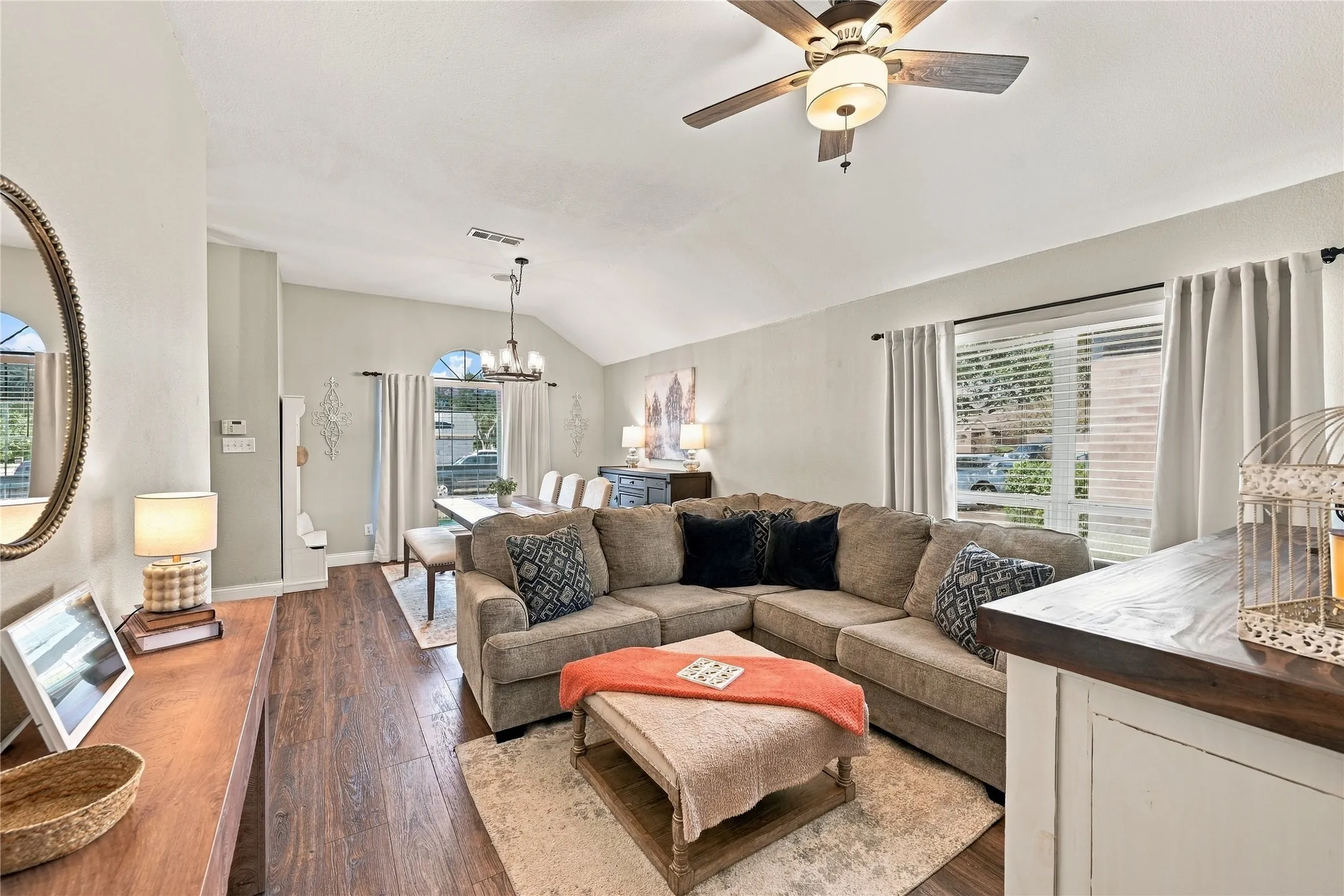 Single Family Residence For Sale in Ellis County , 506 Timber Drive, Waxahachie, Texas 75165, 4 Bedroom, 2 Bathroom, 2 Garage spaces, 1,880 Sqft, built in 2004, mls#21405058, Real Estate Agent in Waxahachie, Homes For Sale in Ellis county, Homes For Sale in Waxahachie, Realtor in Waxahachie Texas, Real Estate Brokerage Independent Realty Texas, Luminita Cordes Realtor