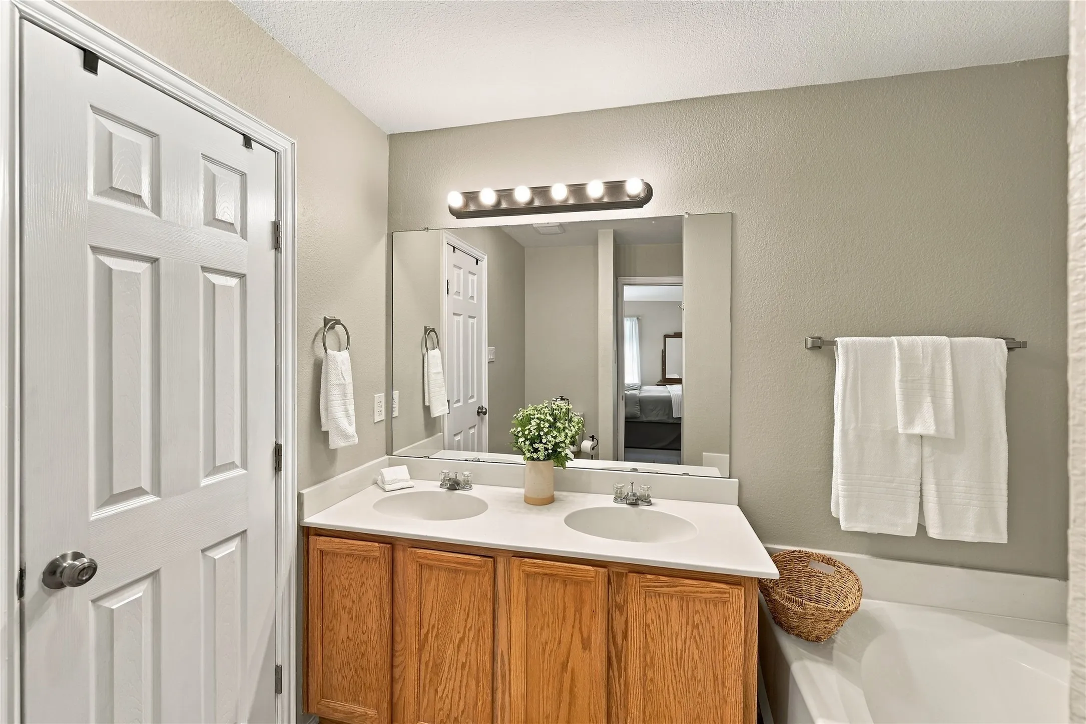 Single Family Residence For Sale in Ellis County , 506 Timber Drive, Waxahachie, Texas 75165, 4 Bedroom, 2 Bathroom, 2 Garage spaces, 1,880 Sqft, built in 2004, mls#21405058, Real Estate Agent in Waxahachie, Homes For Sale in Ellis county, Homes For Sale in Waxahachie, Realtor in Waxahachie Texas, Real Estate Brokerage Independent Realty Texas, Luminita Cordes Realtor
